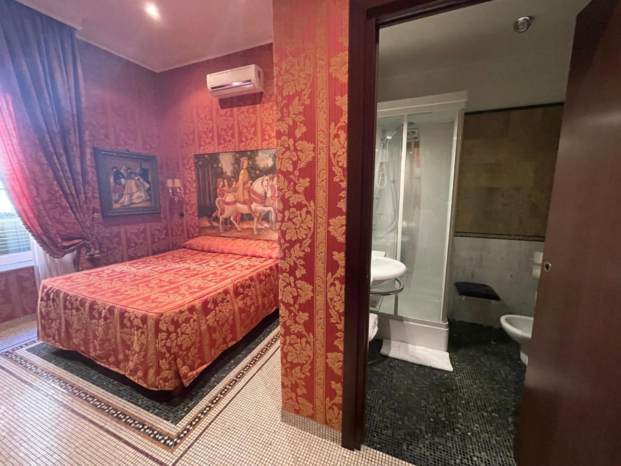 Standard Double or Twin Room photo 2