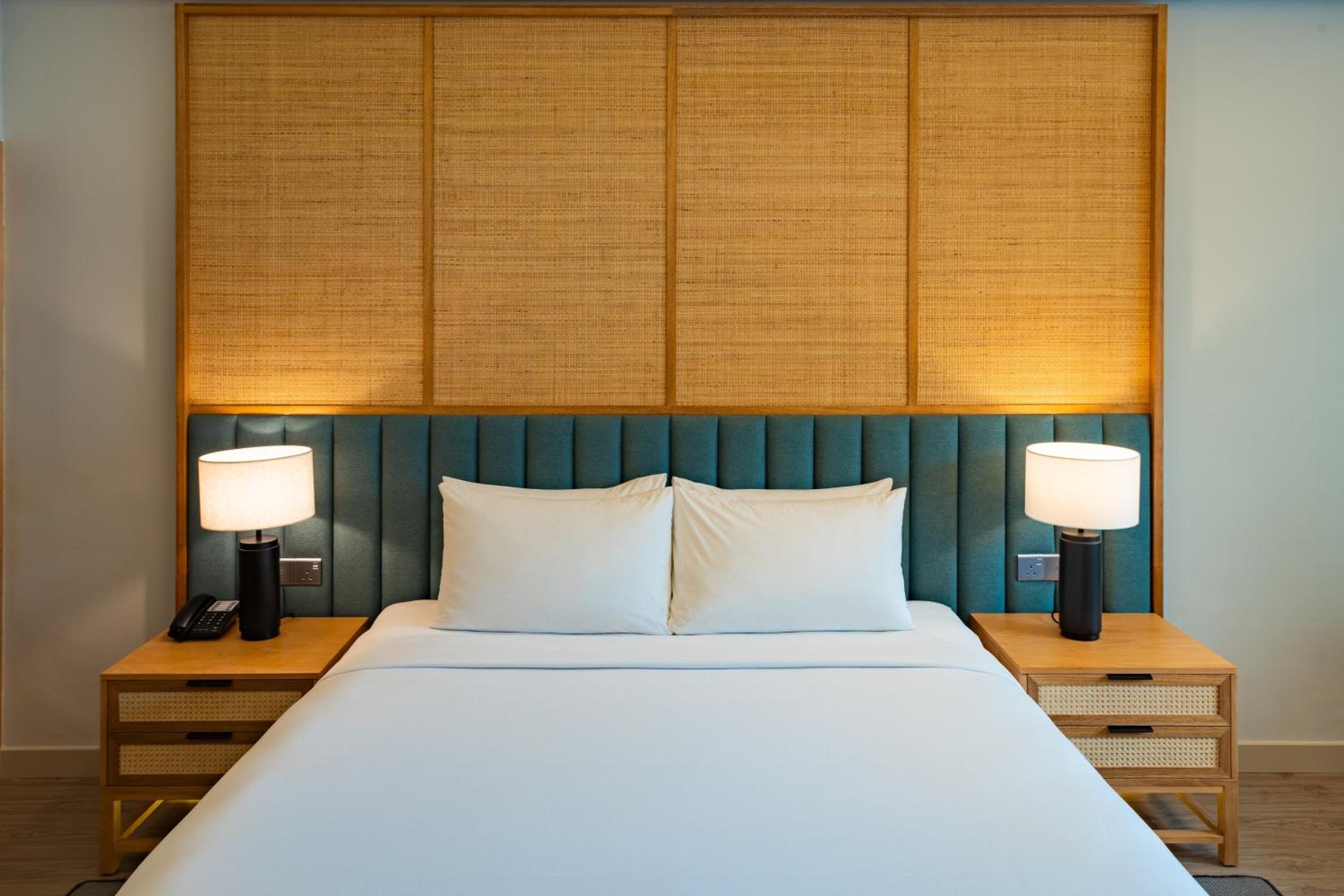 Deluxe King Room - Photo 2