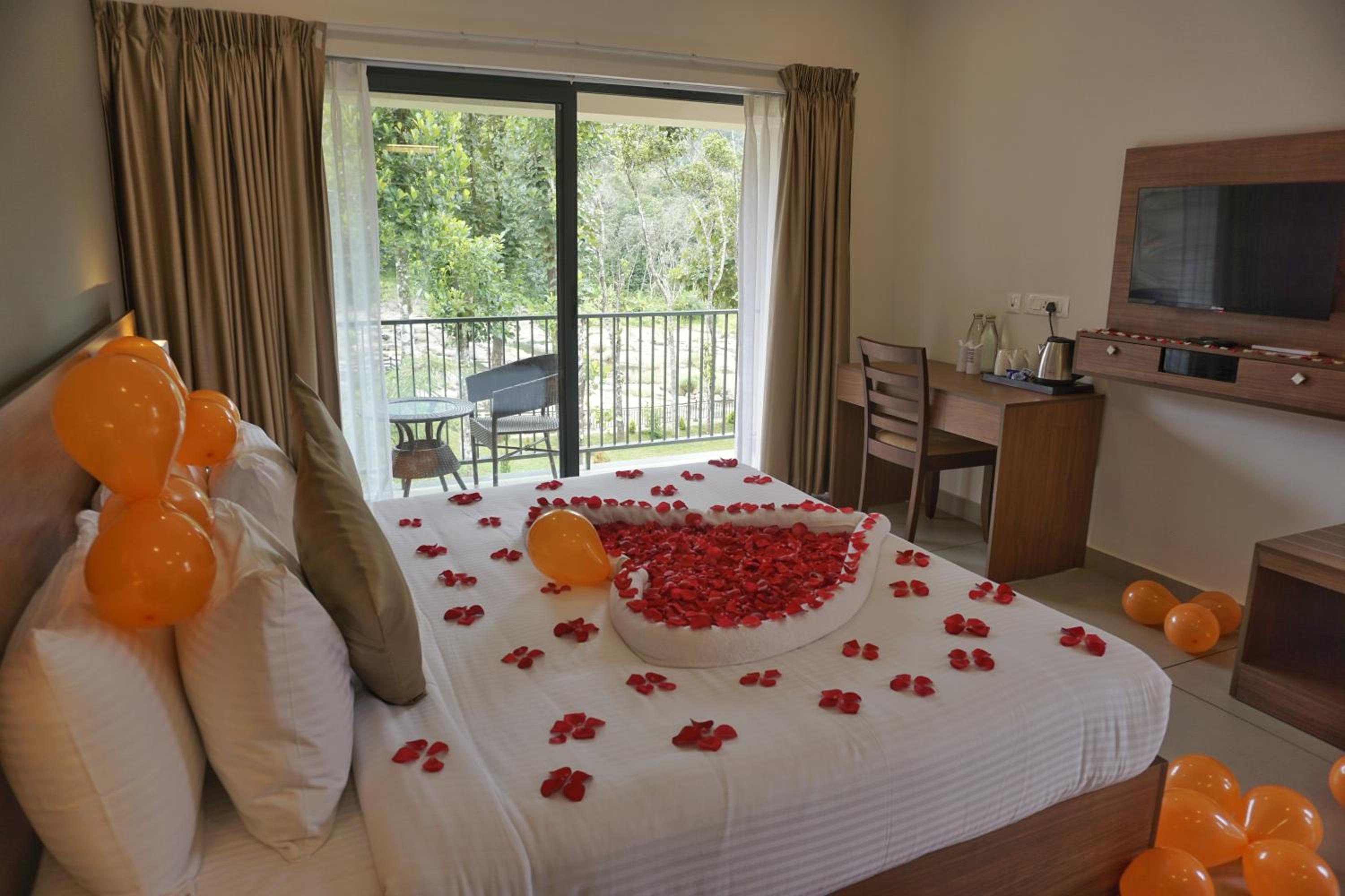 Deluxe Double Room With Balcony - Photo 1