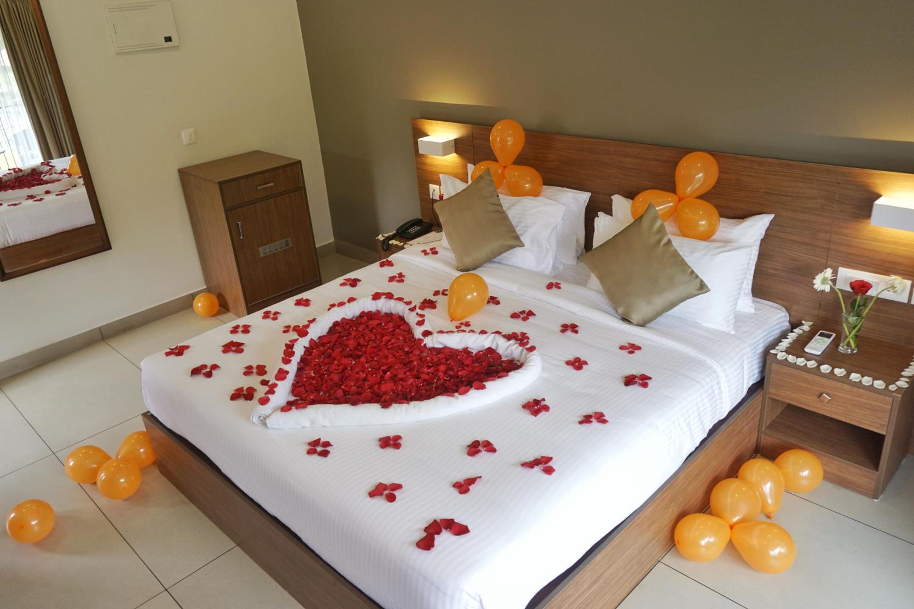 Deluxe Double Room With Balcony - Photo 12