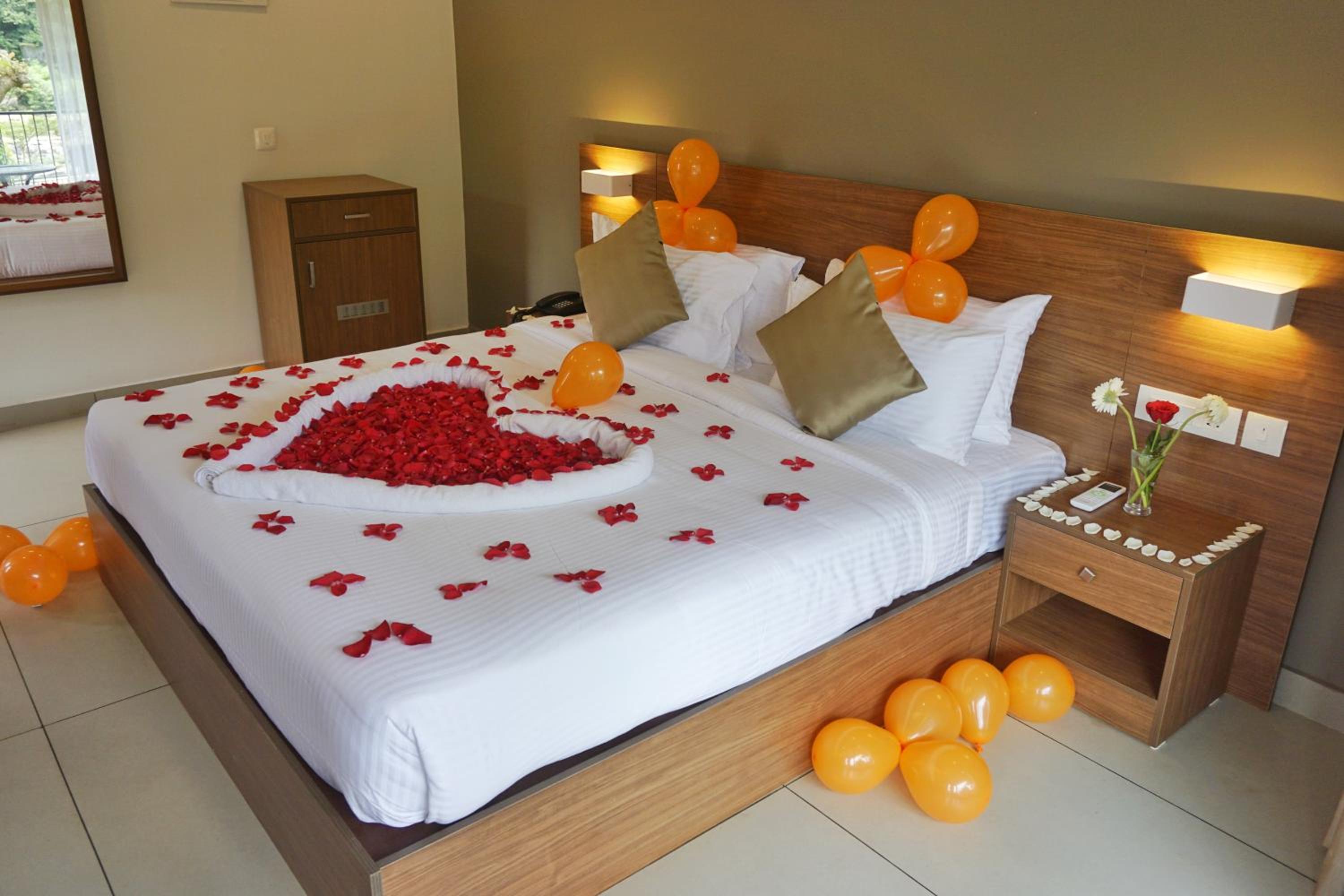 Deluxe Double Room With Balcony - Photo 11