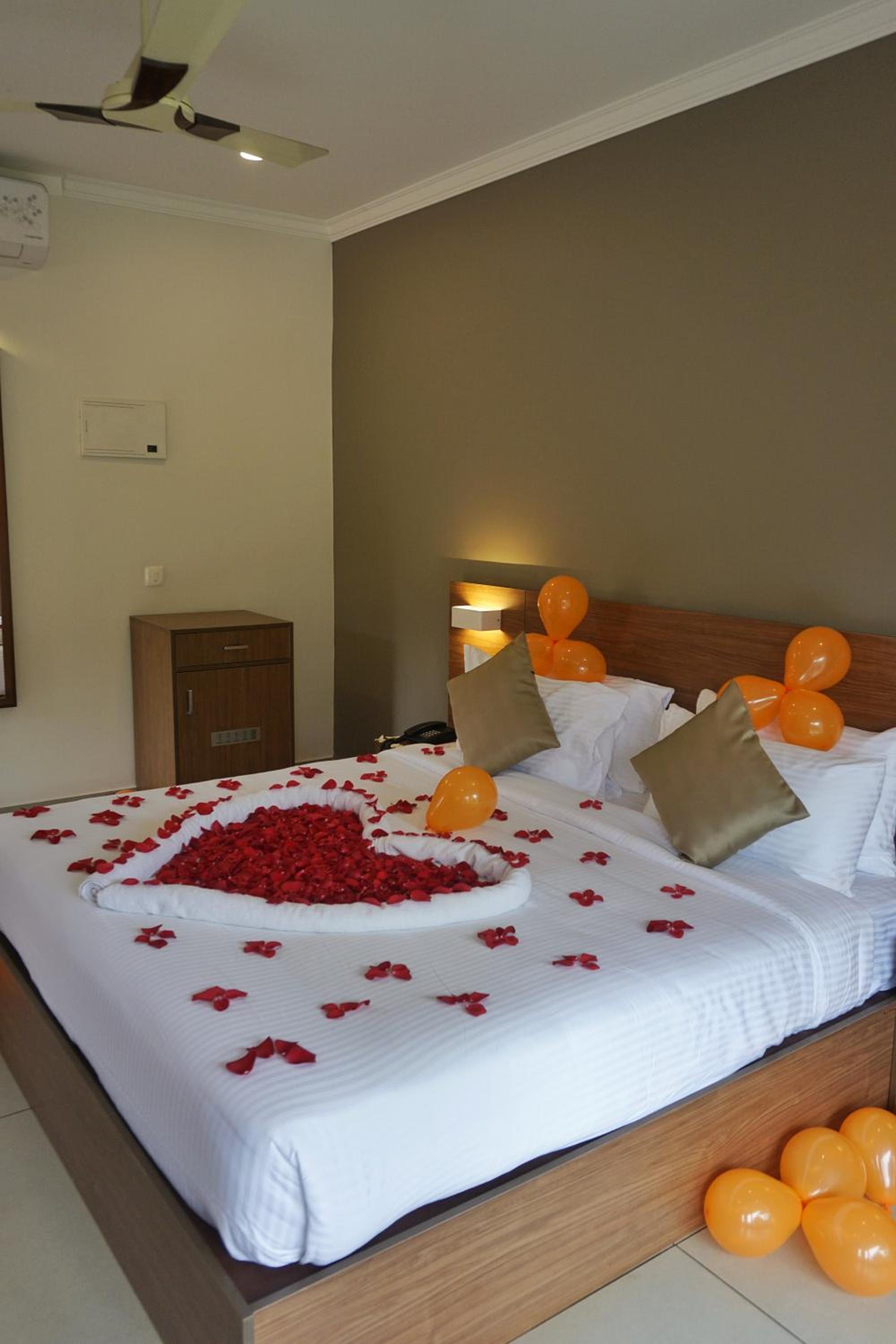 Deluxe Double Room With Balcony - Photo 10