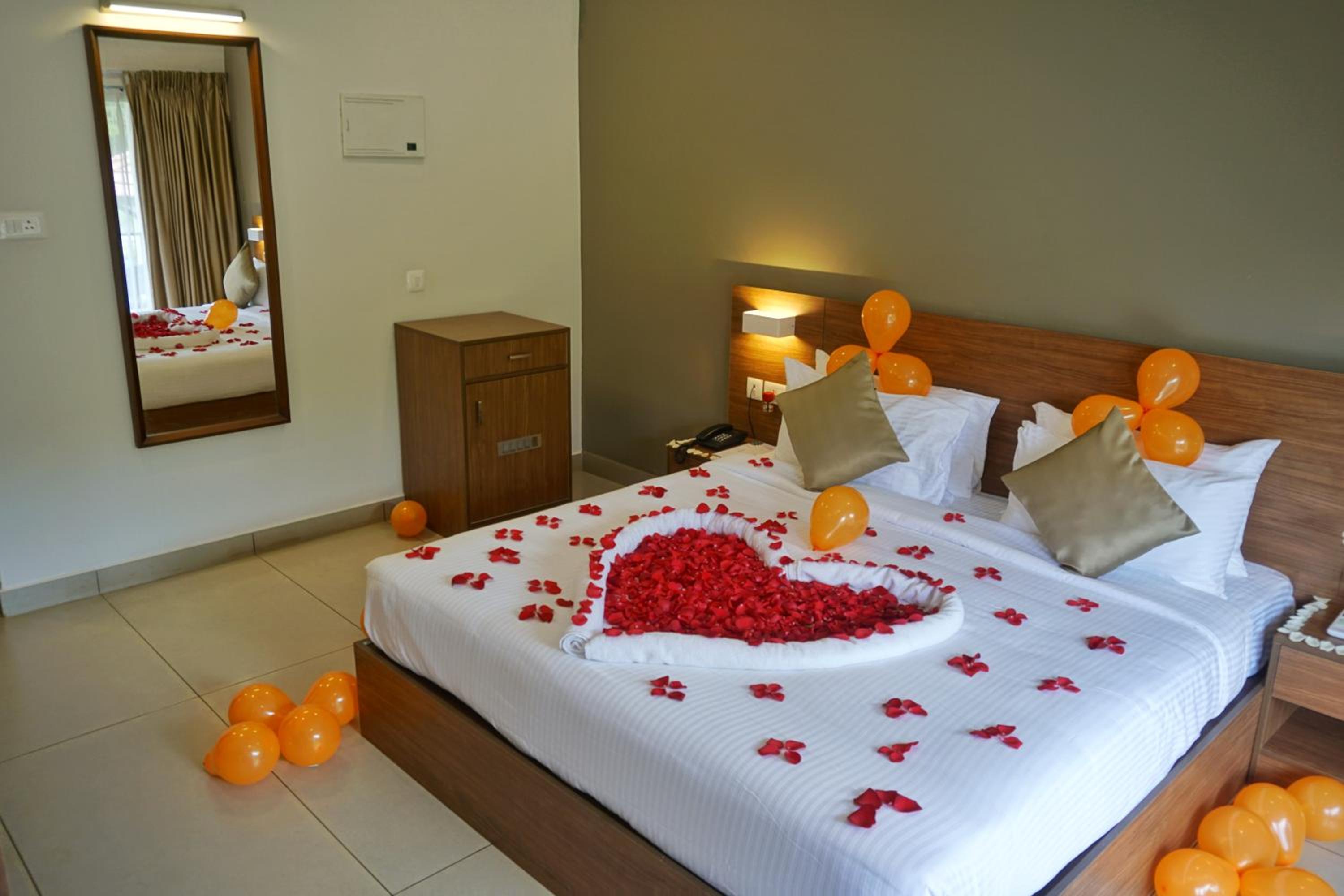 Deluxe Double Room With Balcony - Photo 9