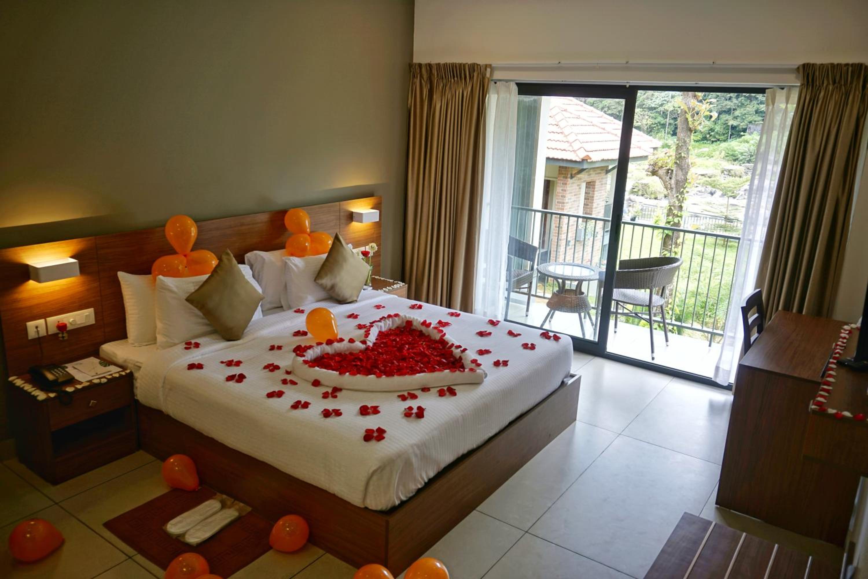 Deluxe Double Room With Balcony - Photo 8