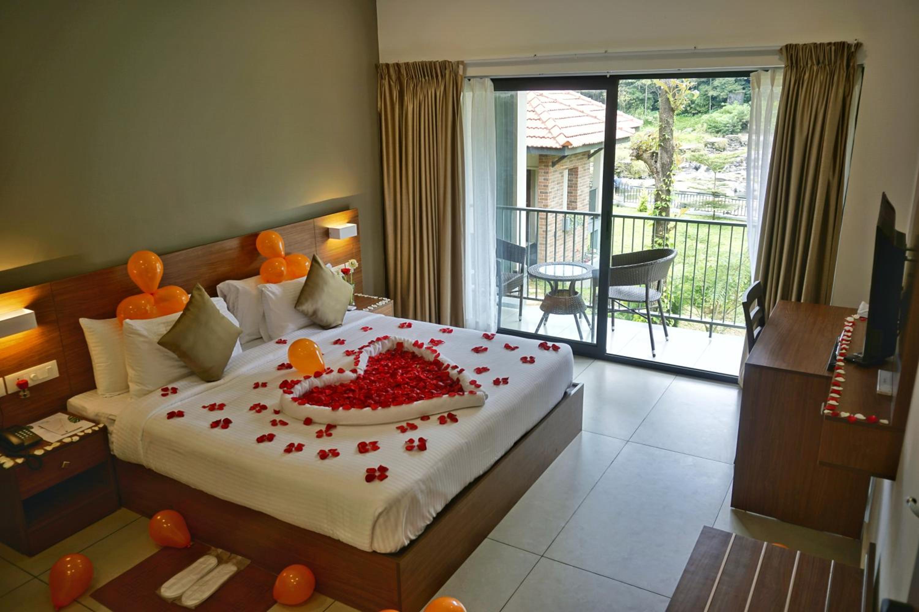 Deluxe Double Room With Balcony - Photo 7
