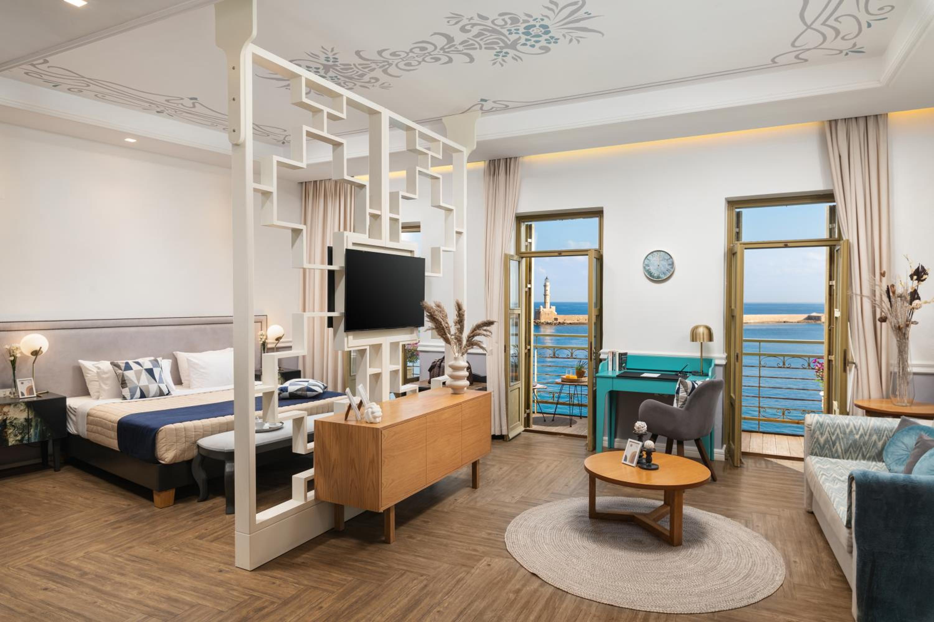 One Bedroom Suite with Sea View and Hot Tub