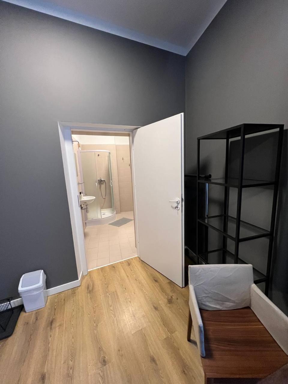 Economy Quadruple Room - Photo 6