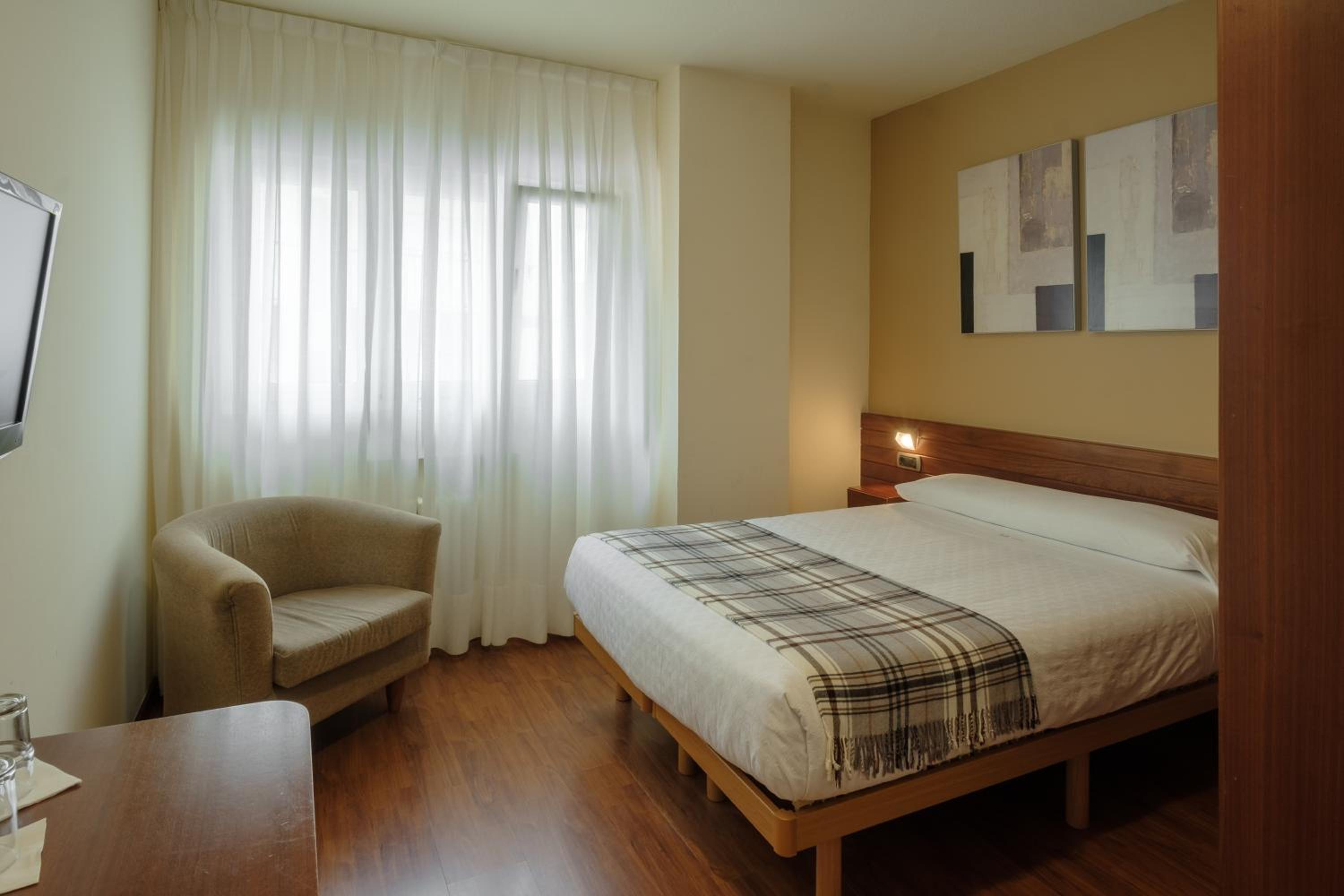 Double or Twin Room photo 3