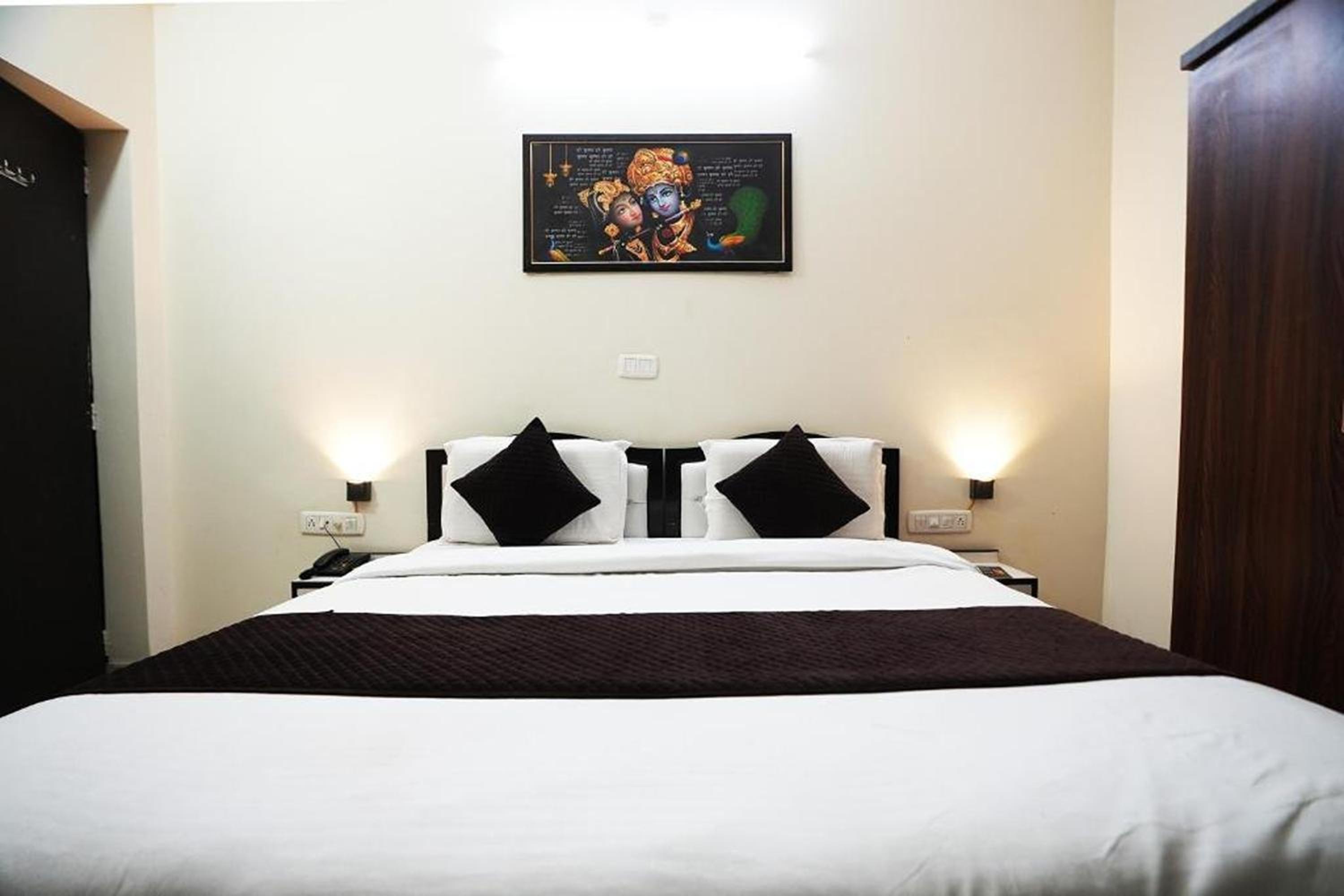 Deluxe Room - Photo 2