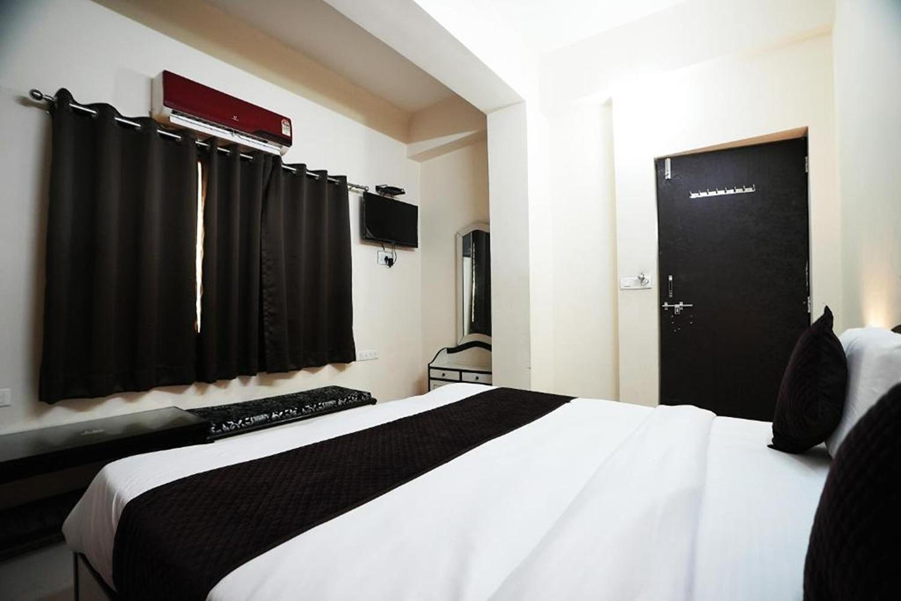 Deluxe Room - Photo 4