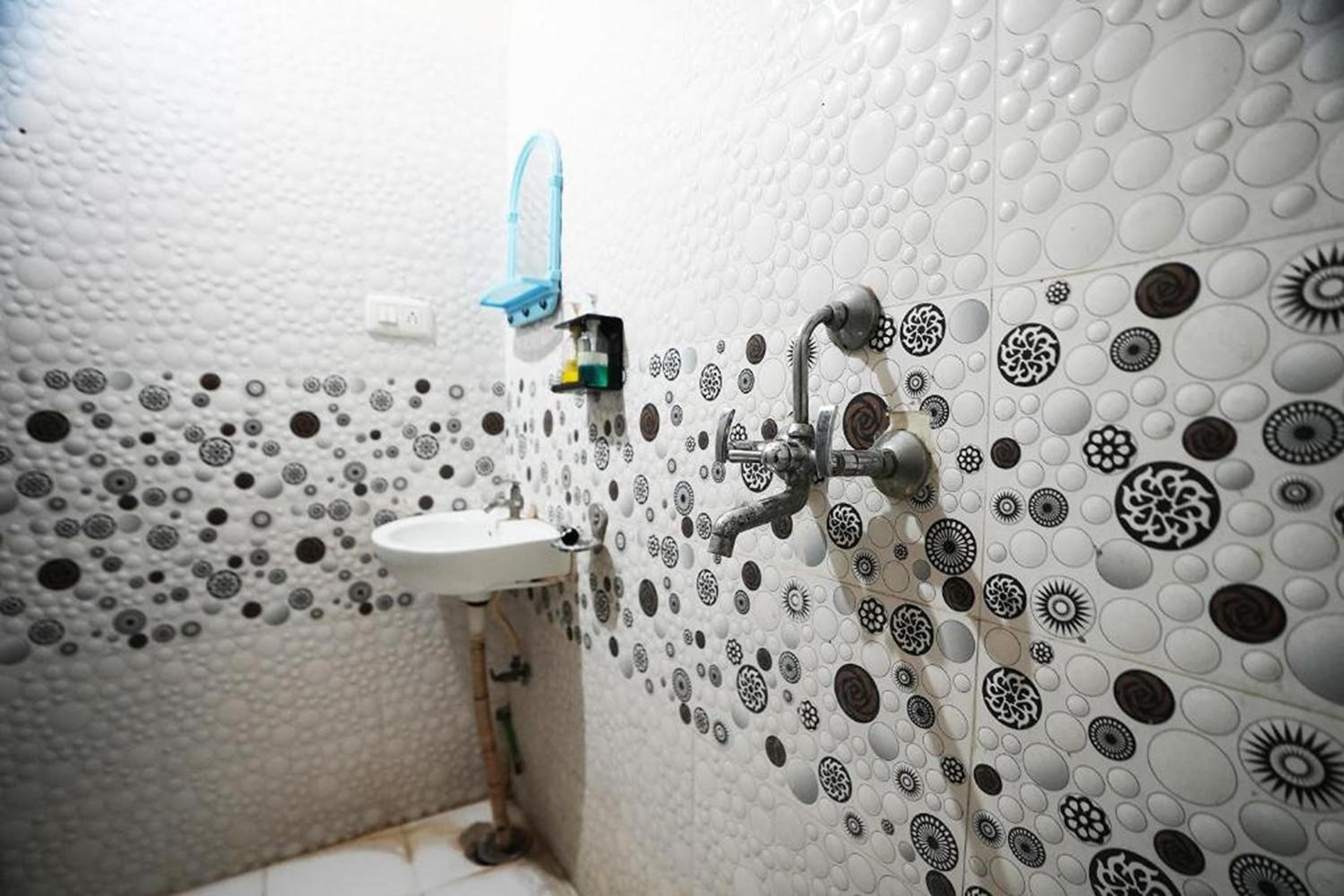 Deluxe Room - Photo 6