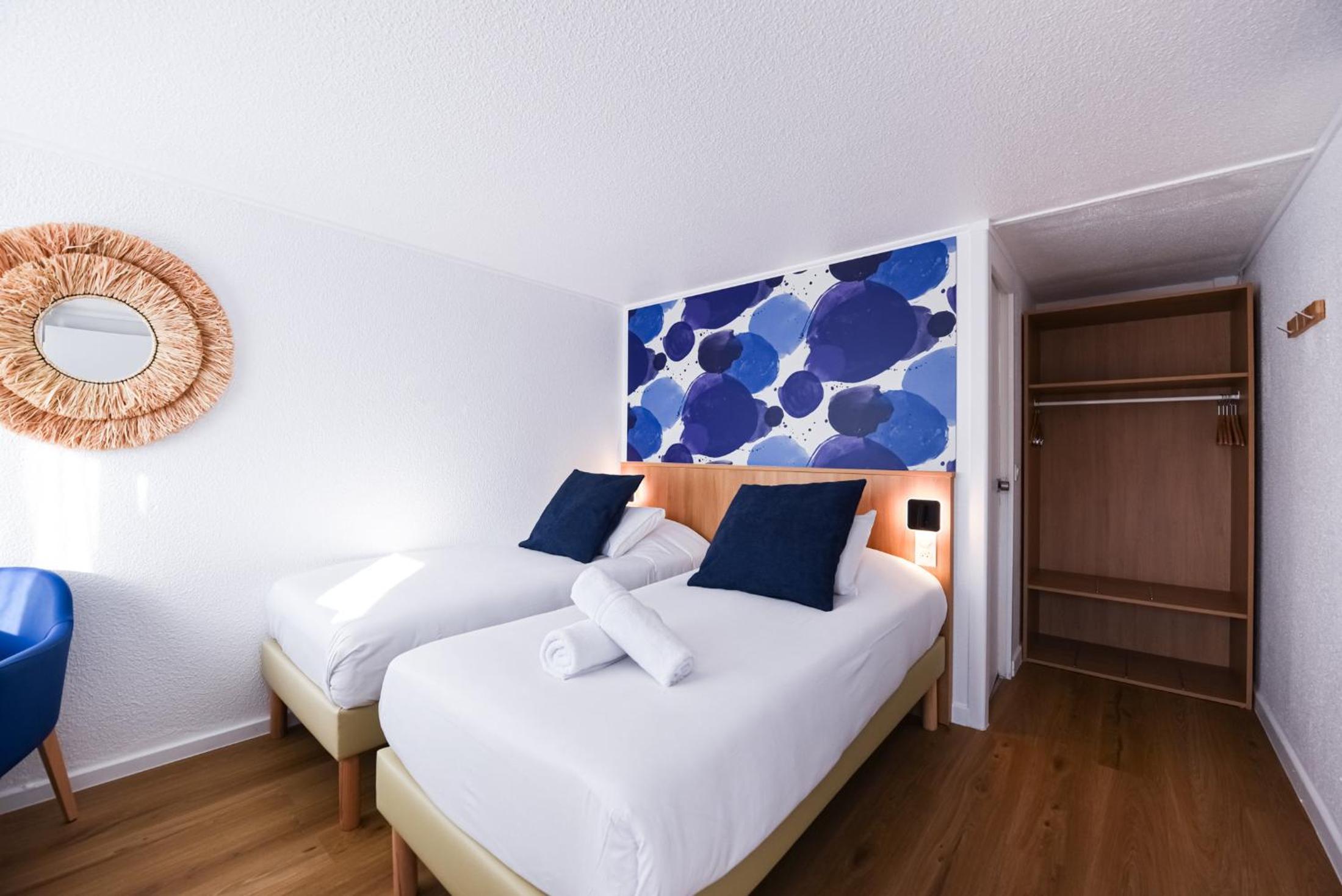 Standard Twin Room - Photo 7