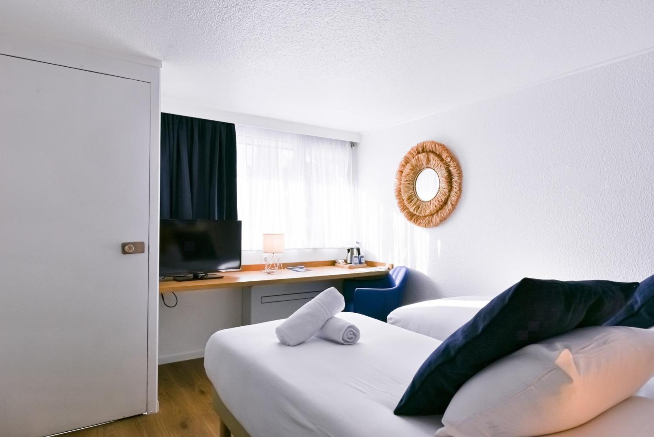 Standard Twin Room - Photo 2