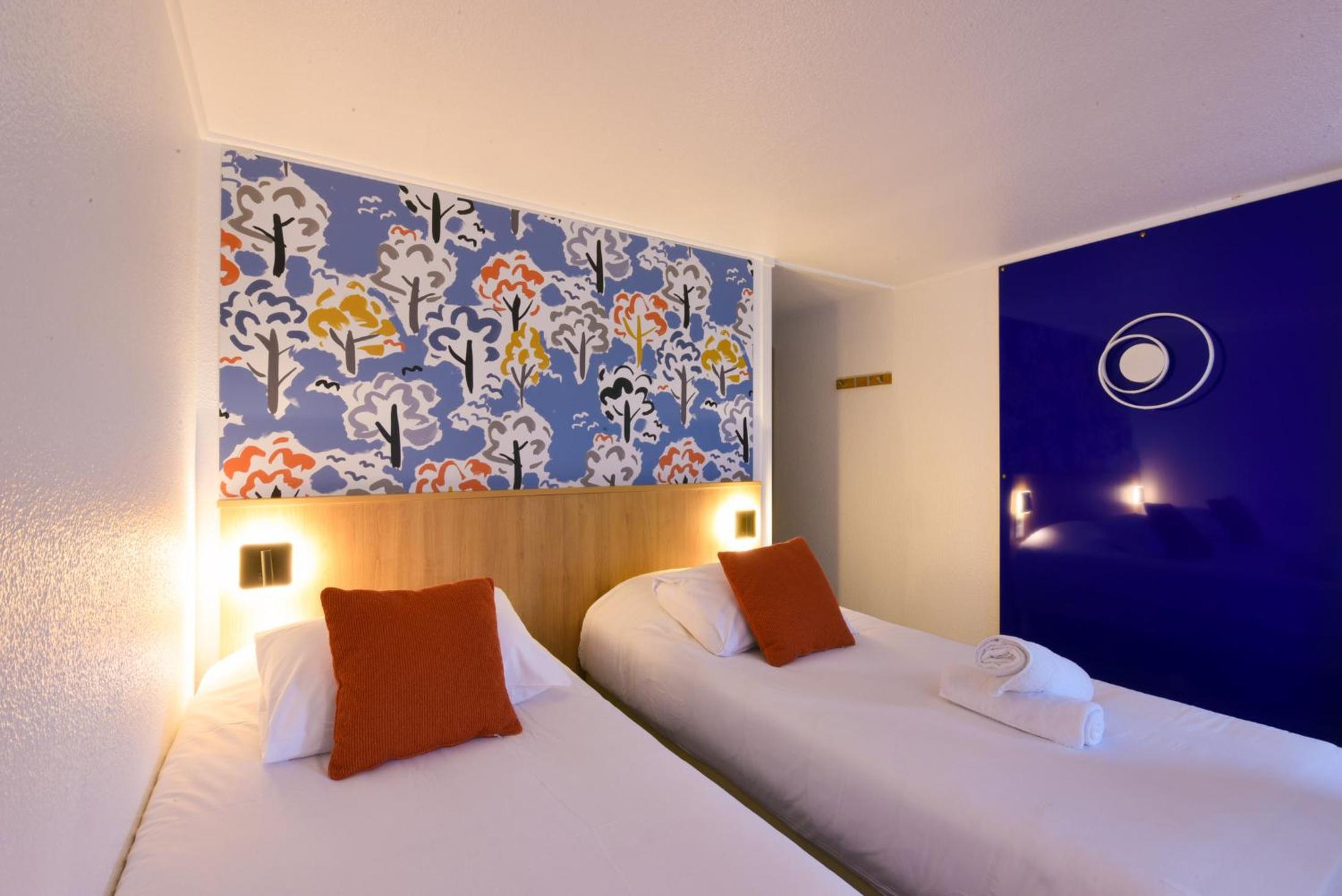 Standard Twin Room - Photo 1