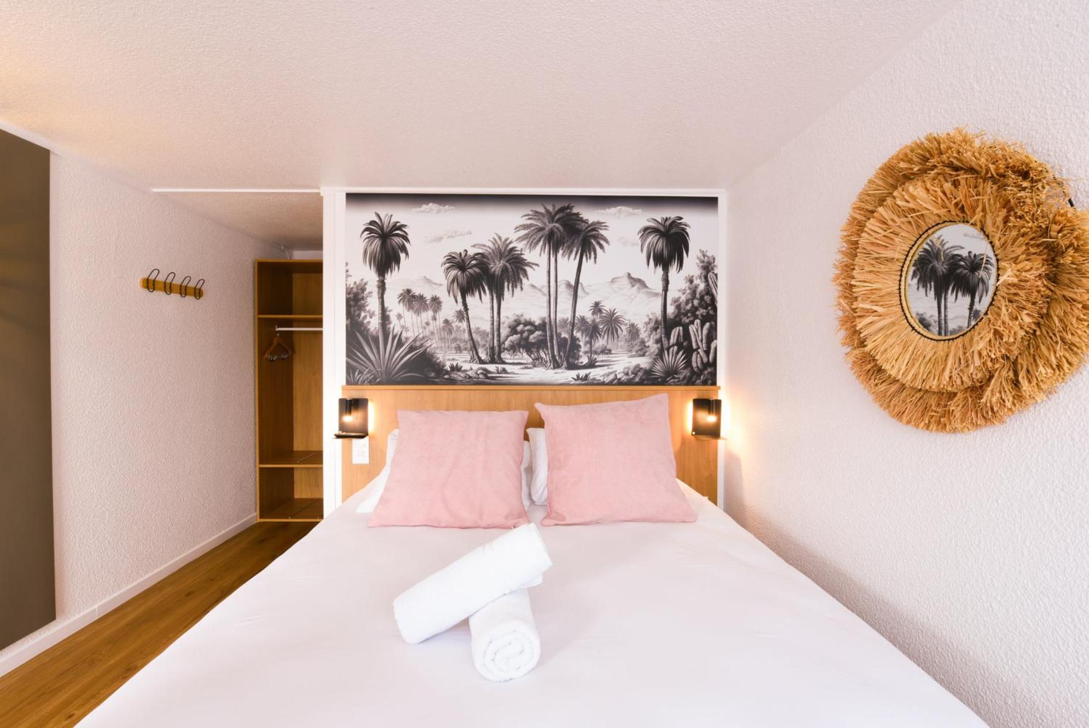 Standard Double Room - Photo 3