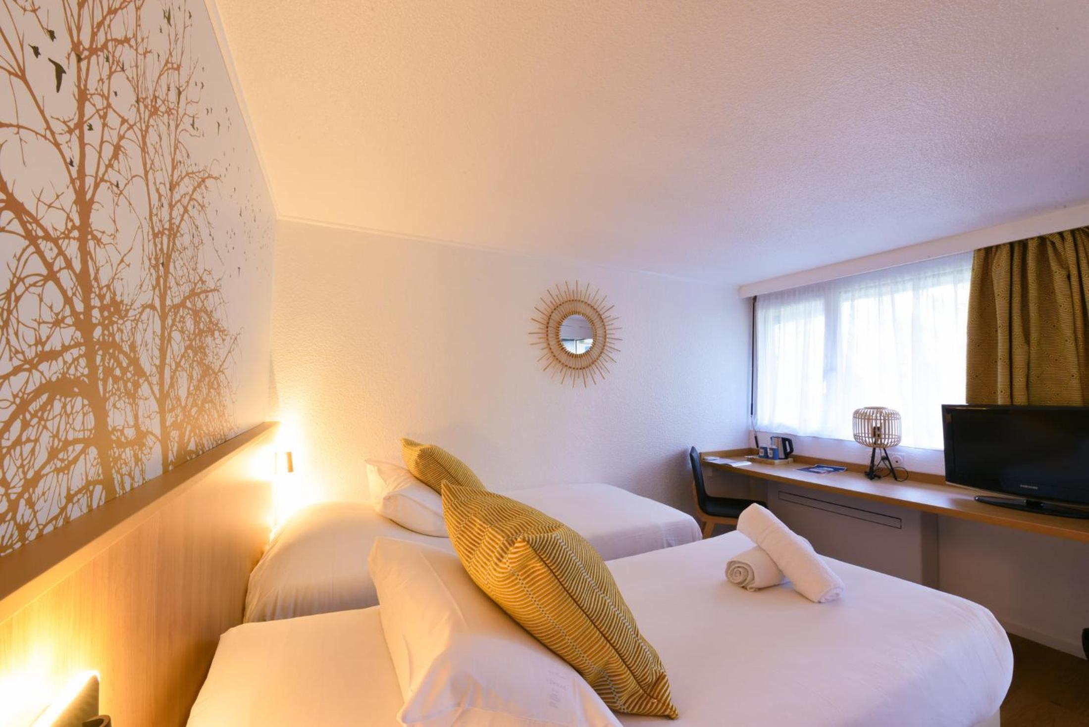 Standard Twin Room - Photo 4