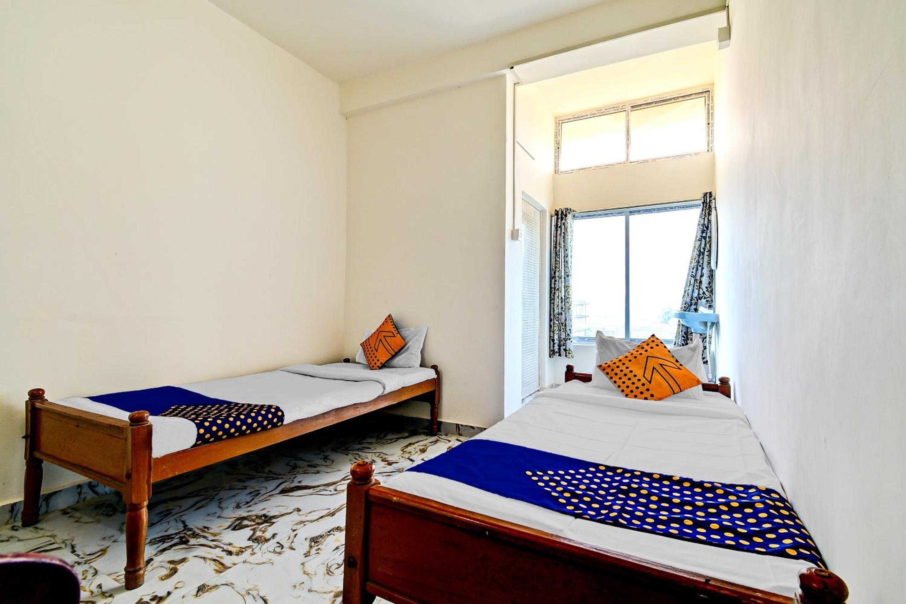 Standard Double Room With Fan photo 1