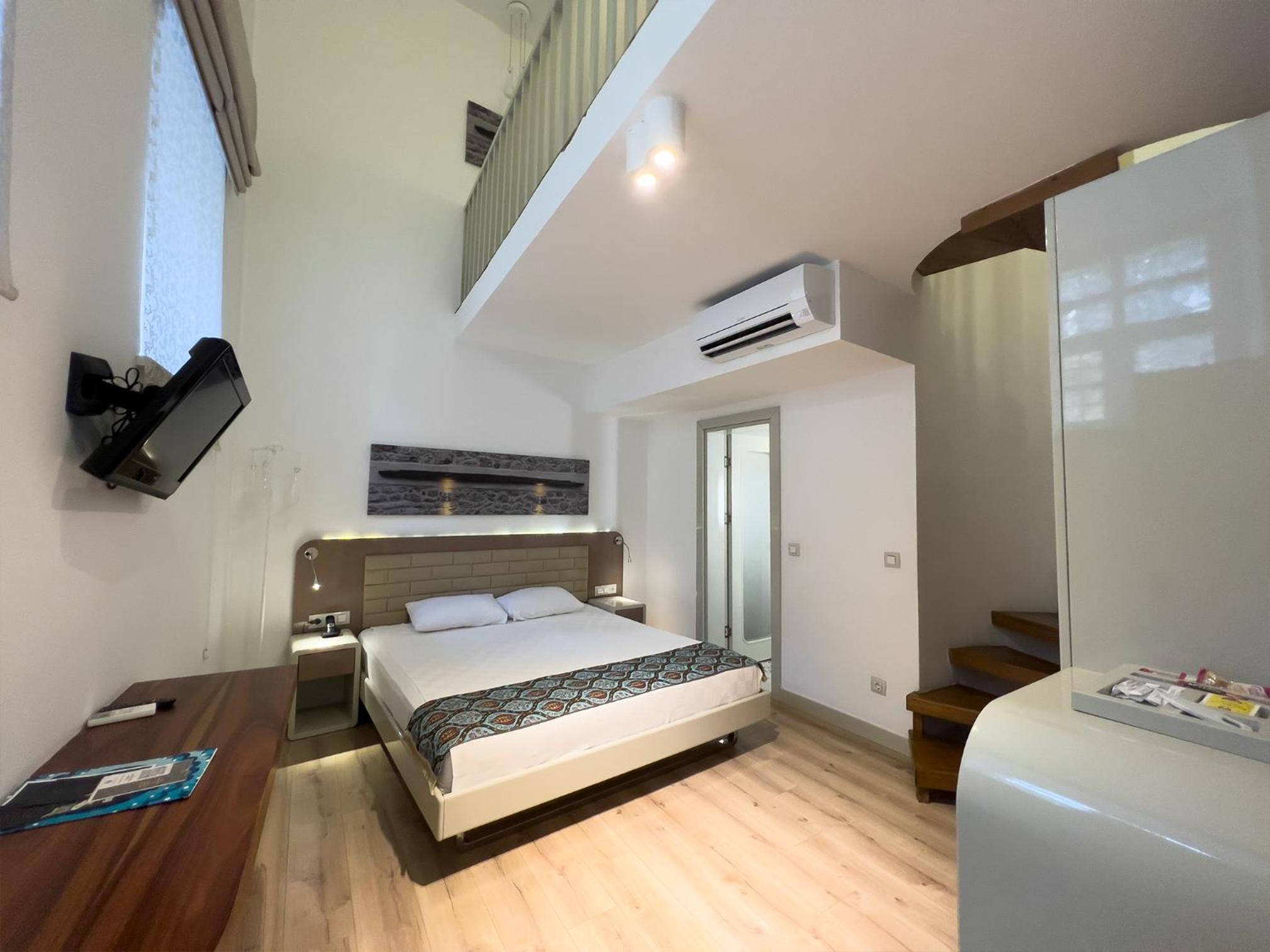 Family Room - Photo 10