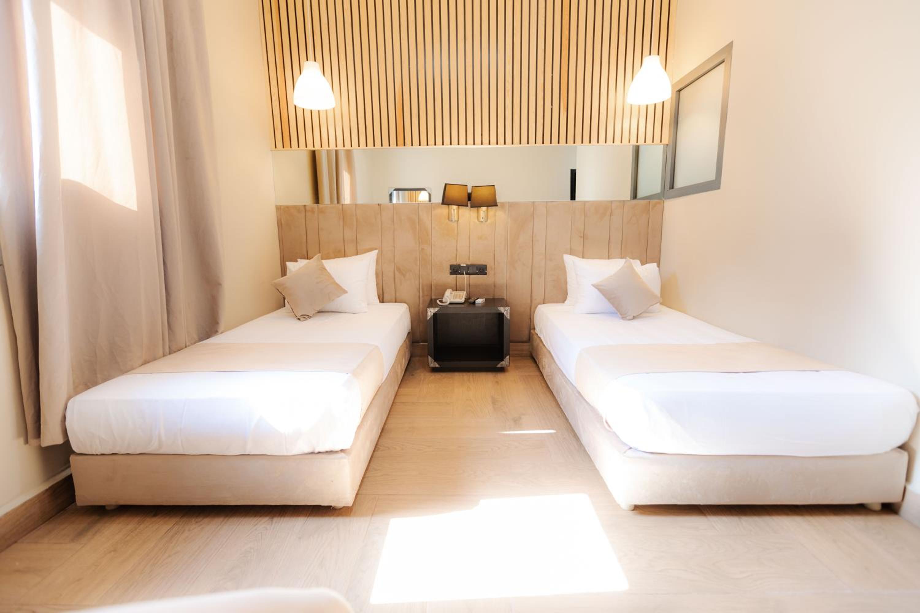 Twin Room - Photo 1