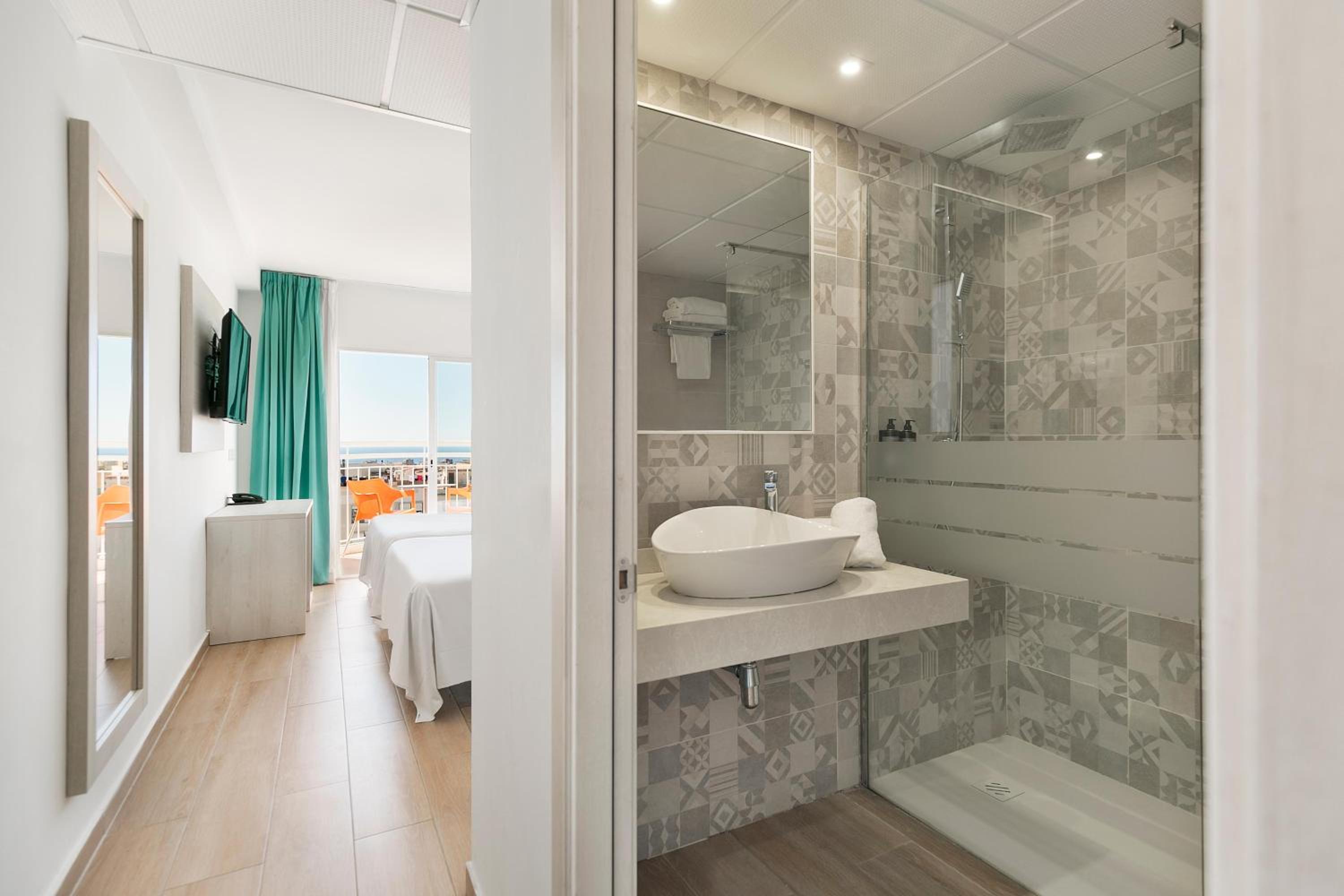 Double Room with Pool View (3 Adults + 1 Child) photo 3