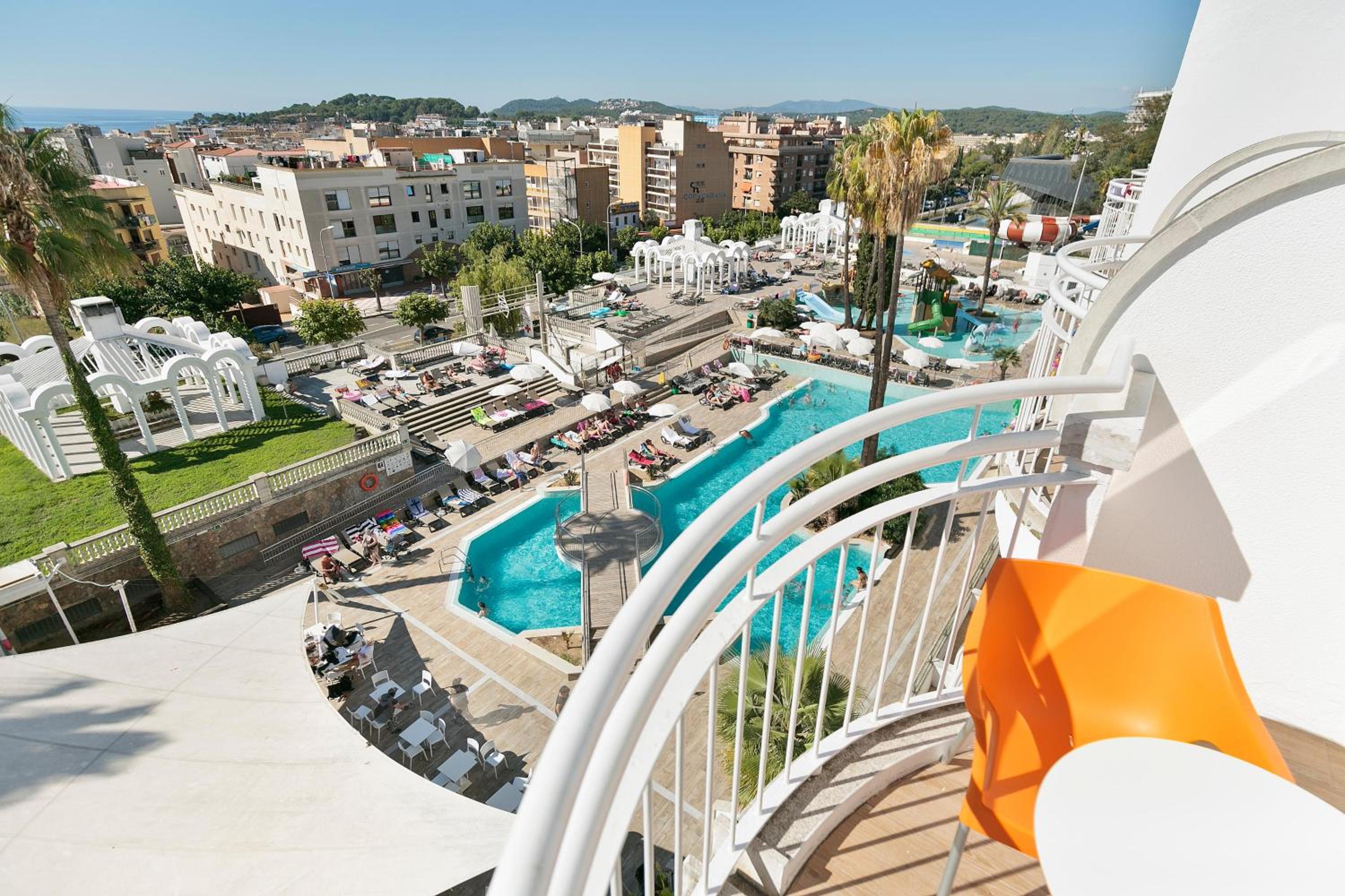 Double Room with Pool View (2 Adults + 1 Child) photo 3