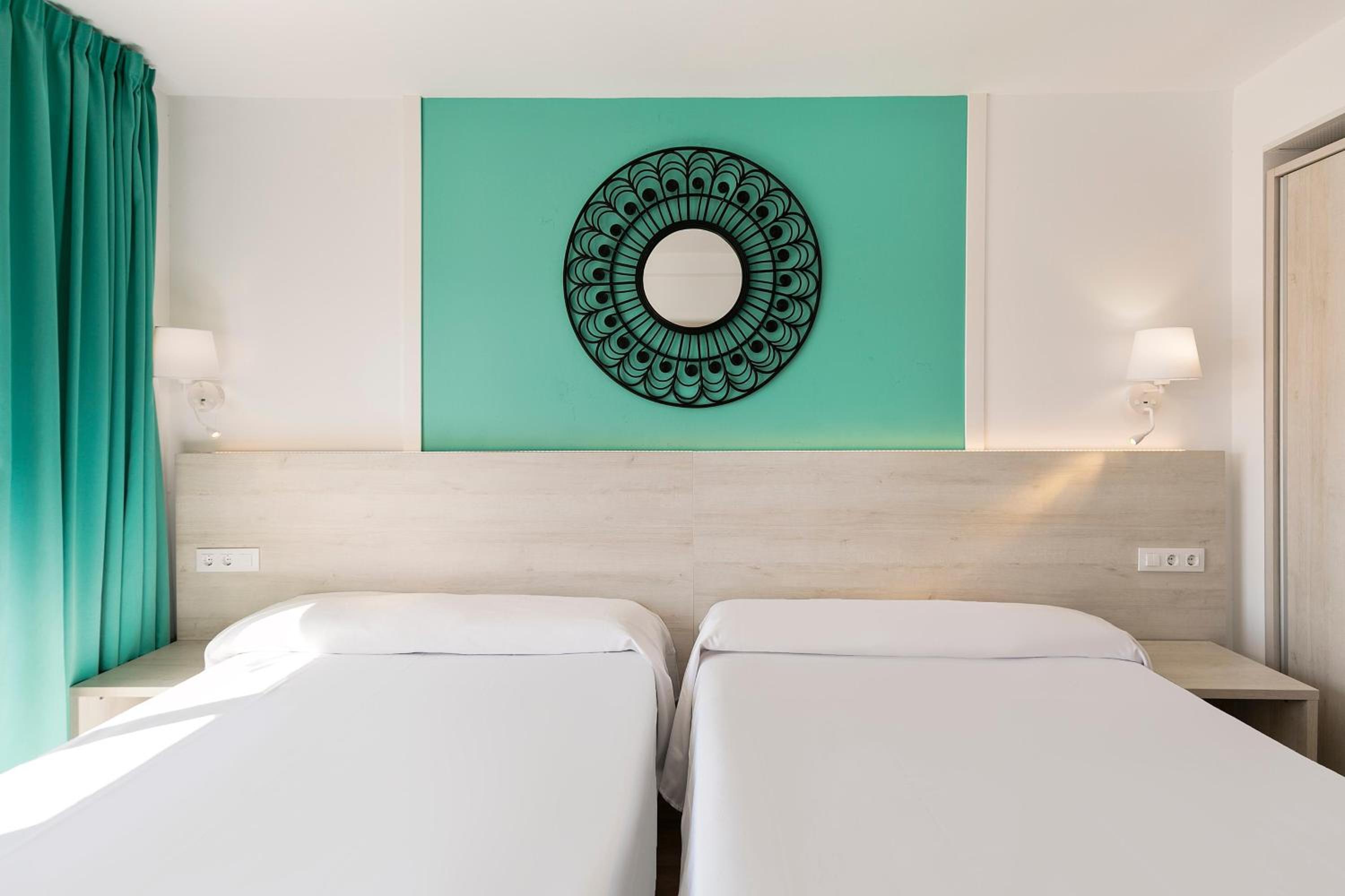 Standard Double Room (2 Adults + 1 Children) photo 3