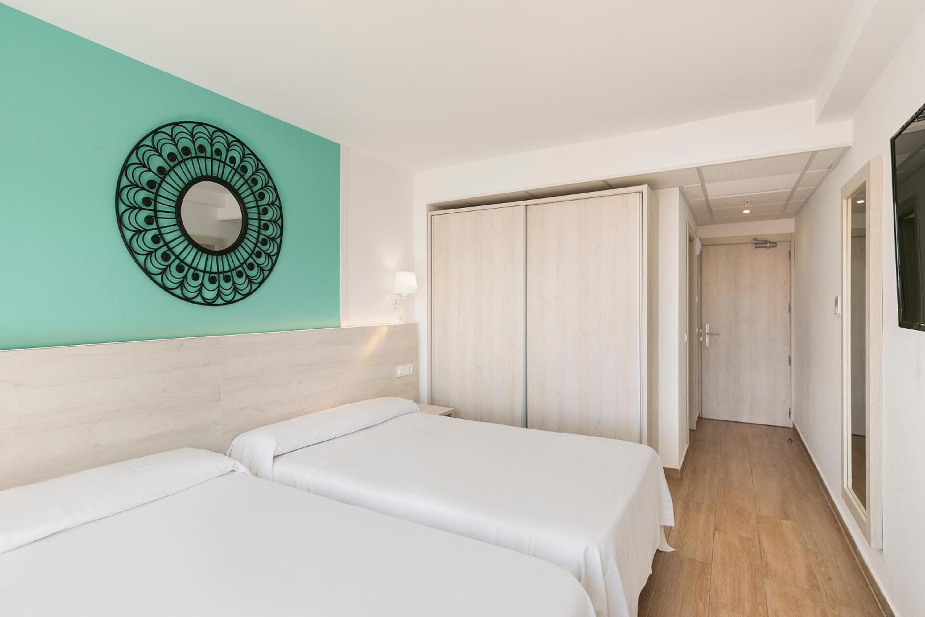 Standard Double Room (2 Adults + 1 Children) photo 2