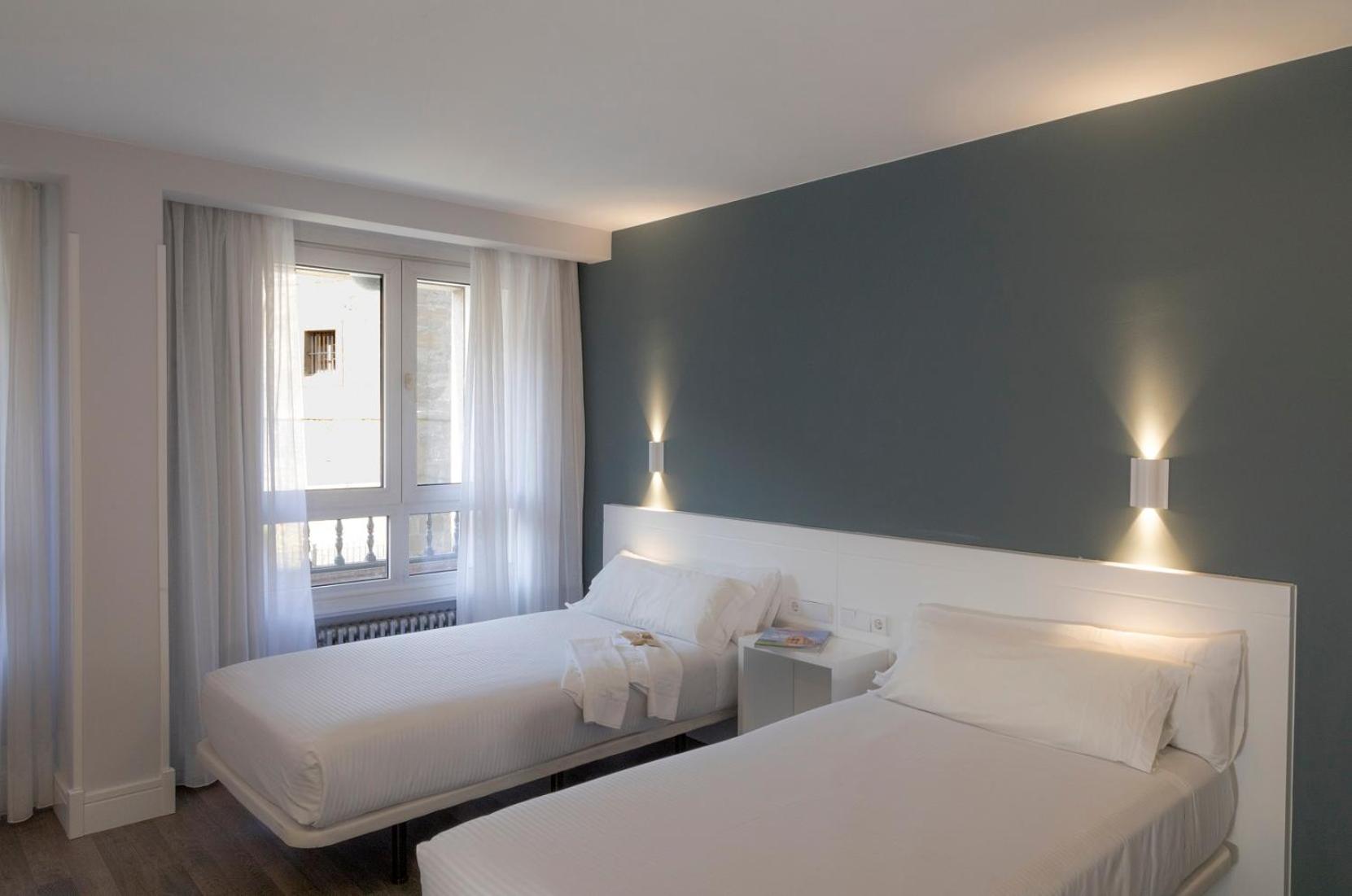 Double or Twin Room - Photo 5