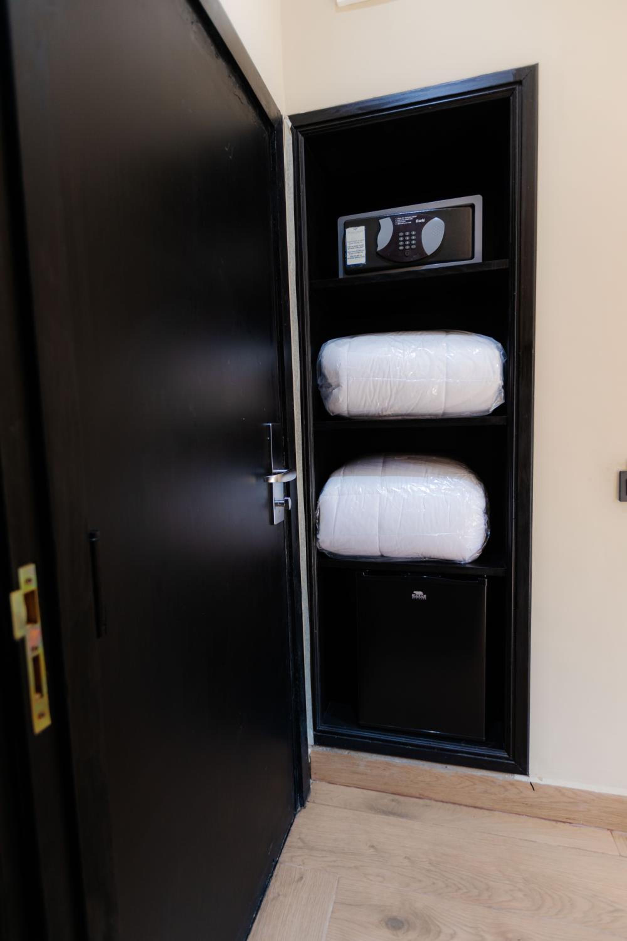 Double Room - Photo 4