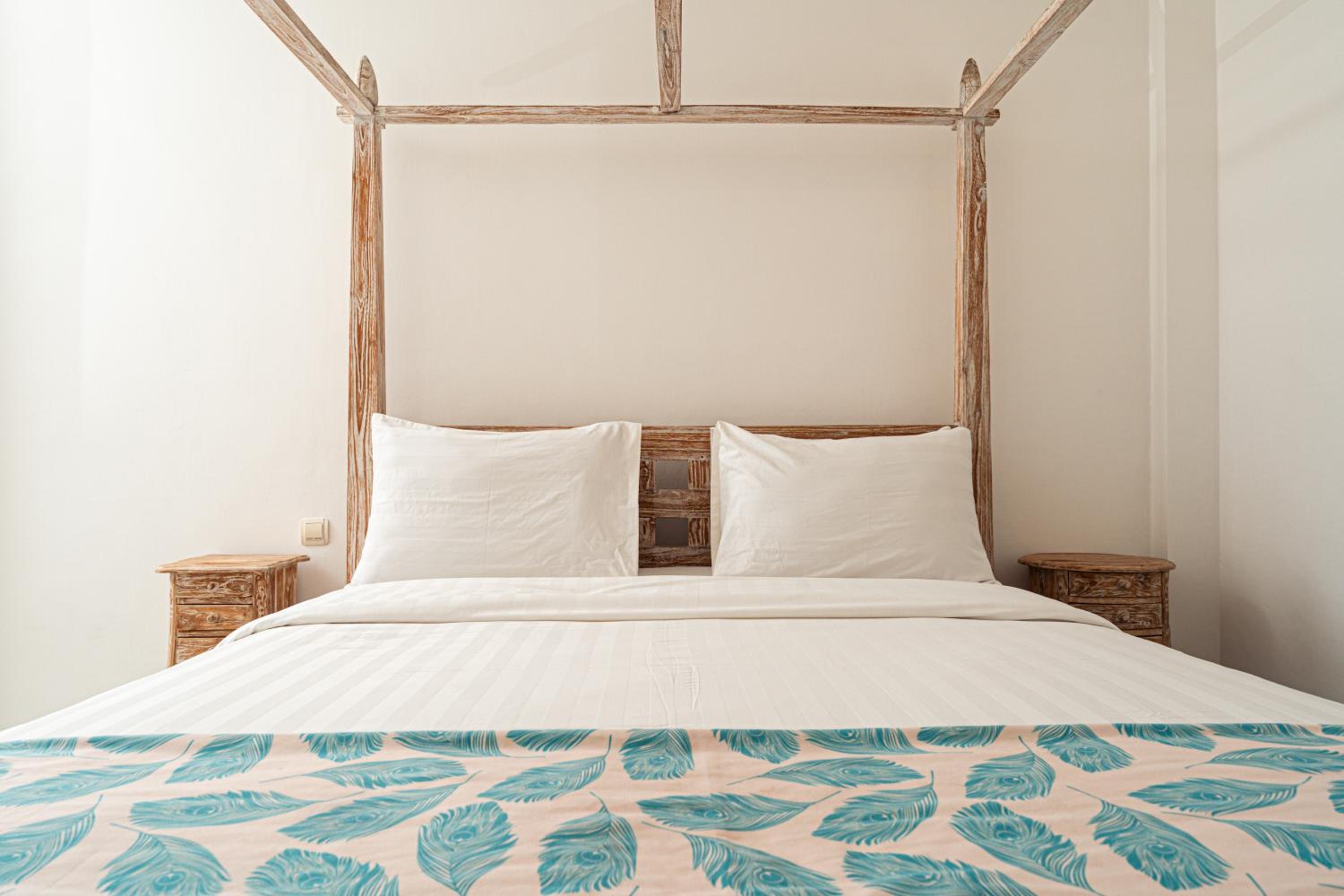 Deluxe Double Room with Balcony - Photo 1