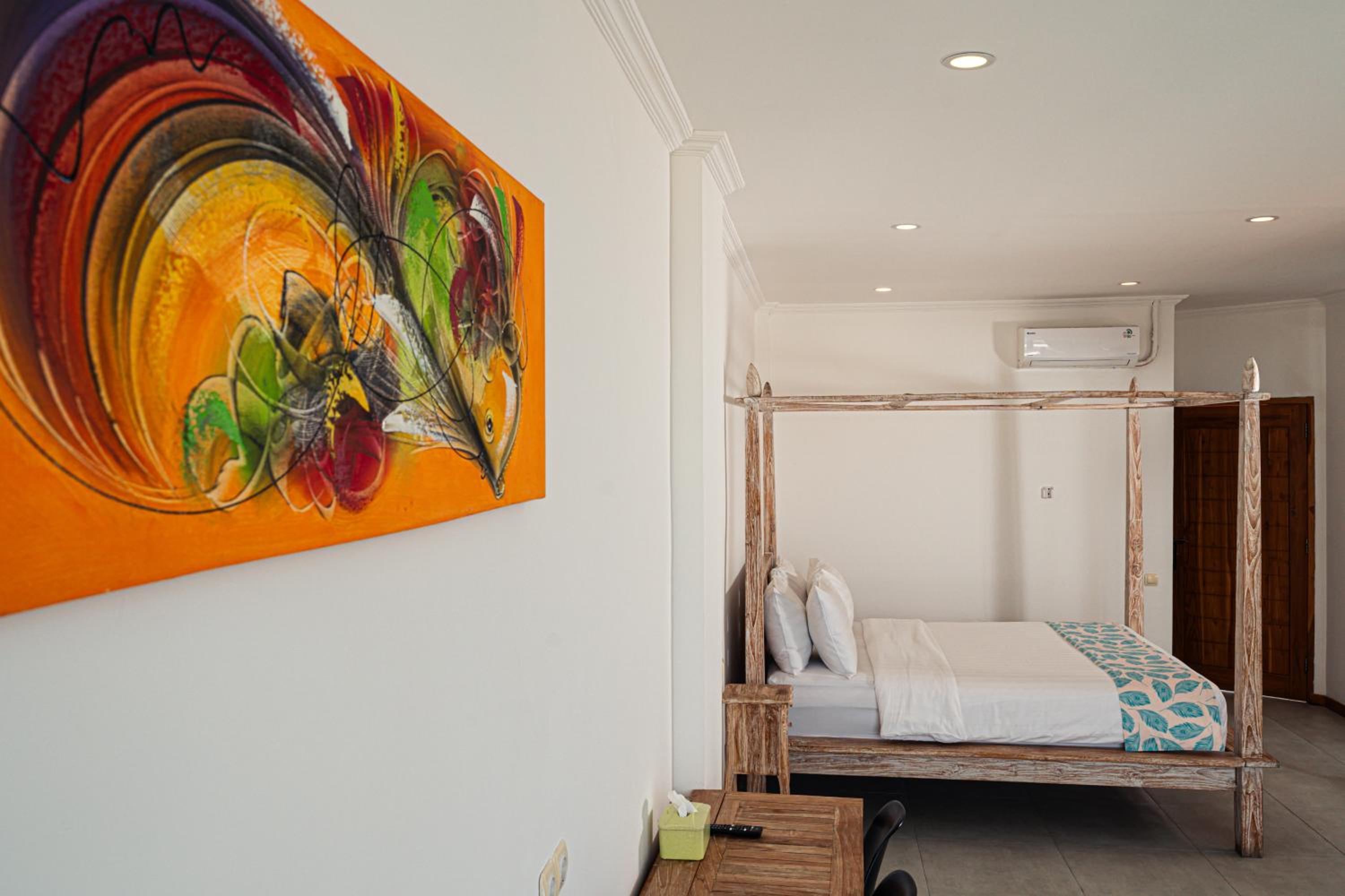 Deluxe Double Room with Balcony - Photo 5