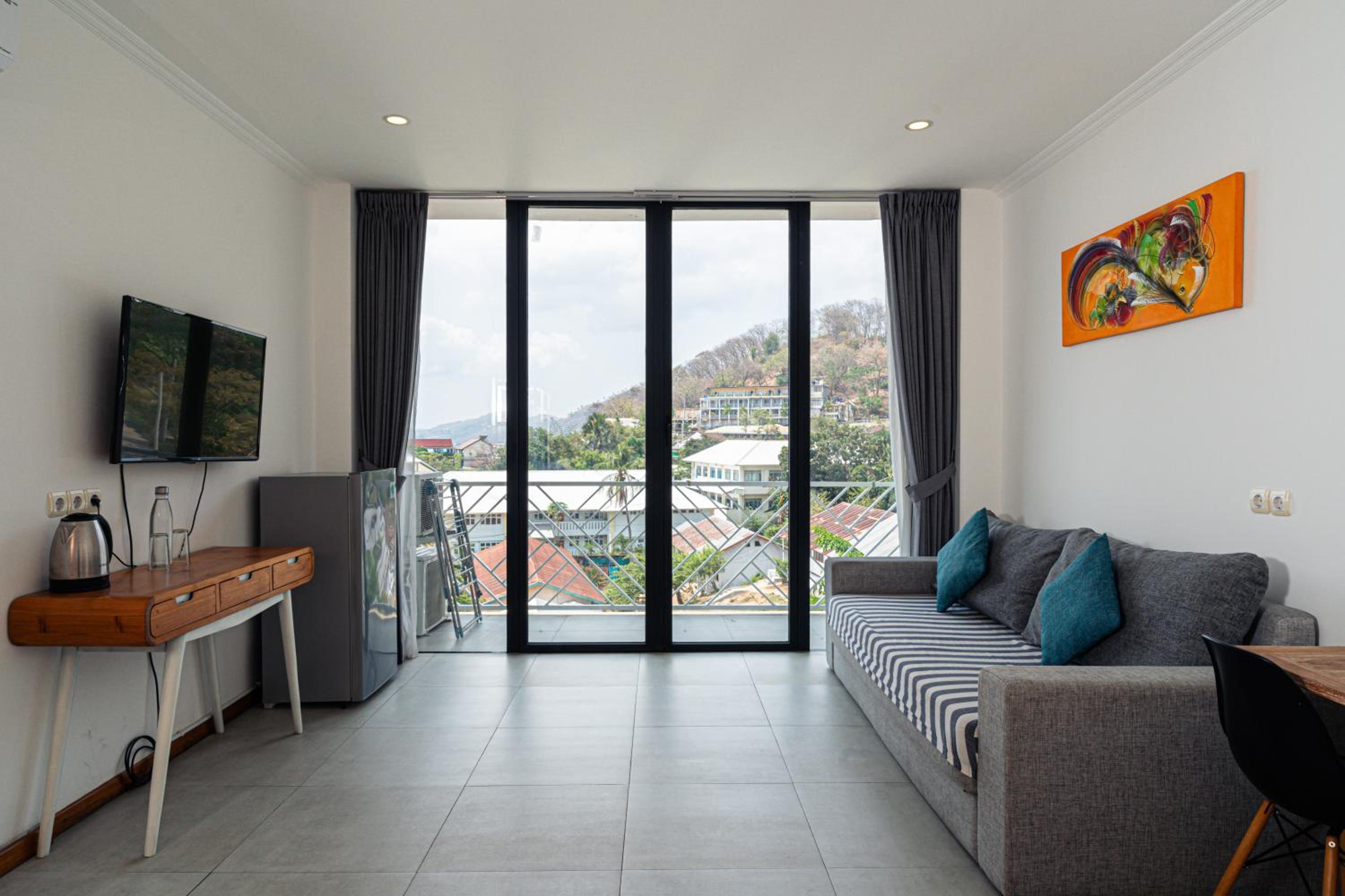 Deluxe Double Room with Balcony - Photo 14