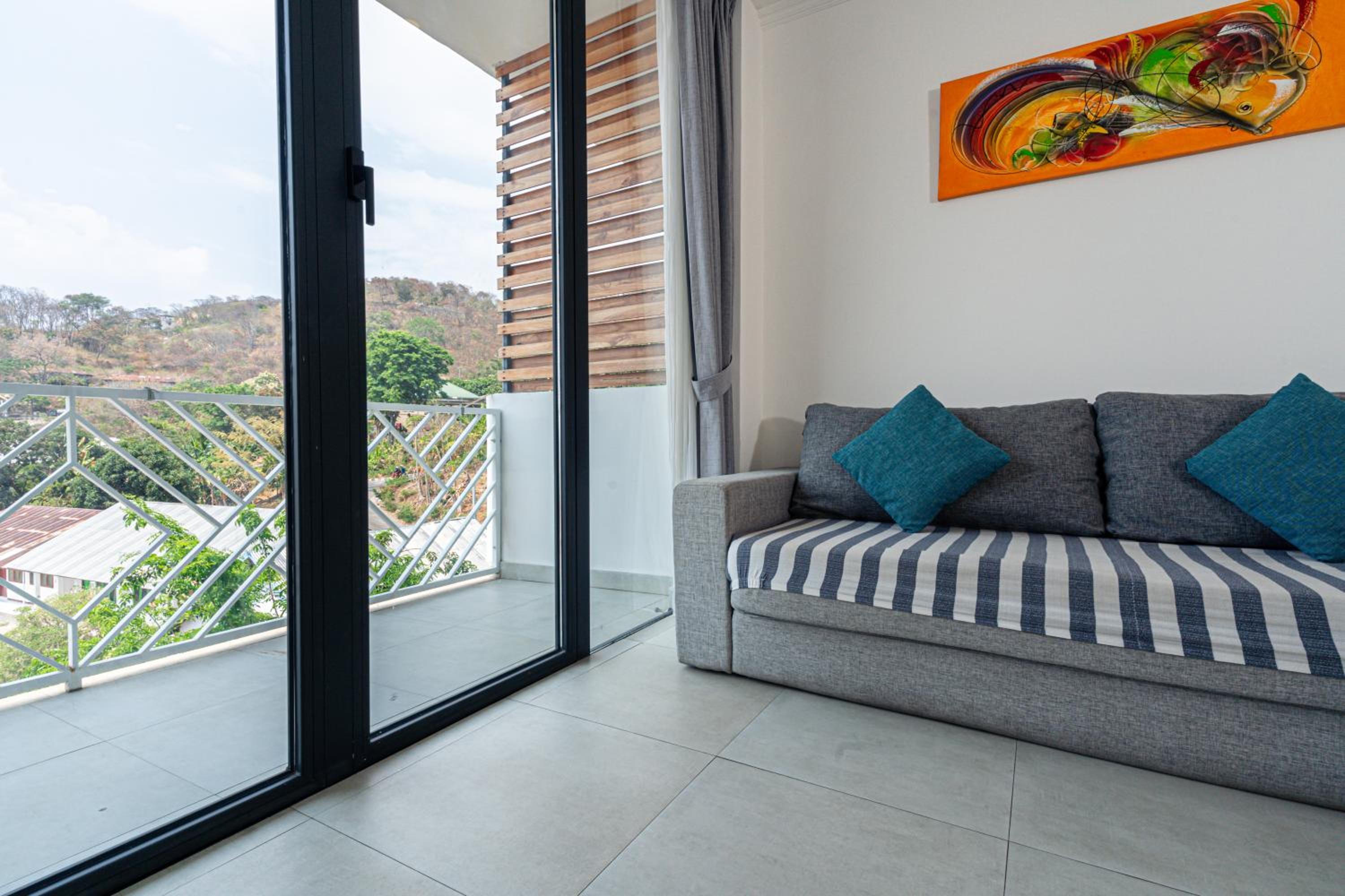 Deluxe Double Room with Balcony - Photo 9