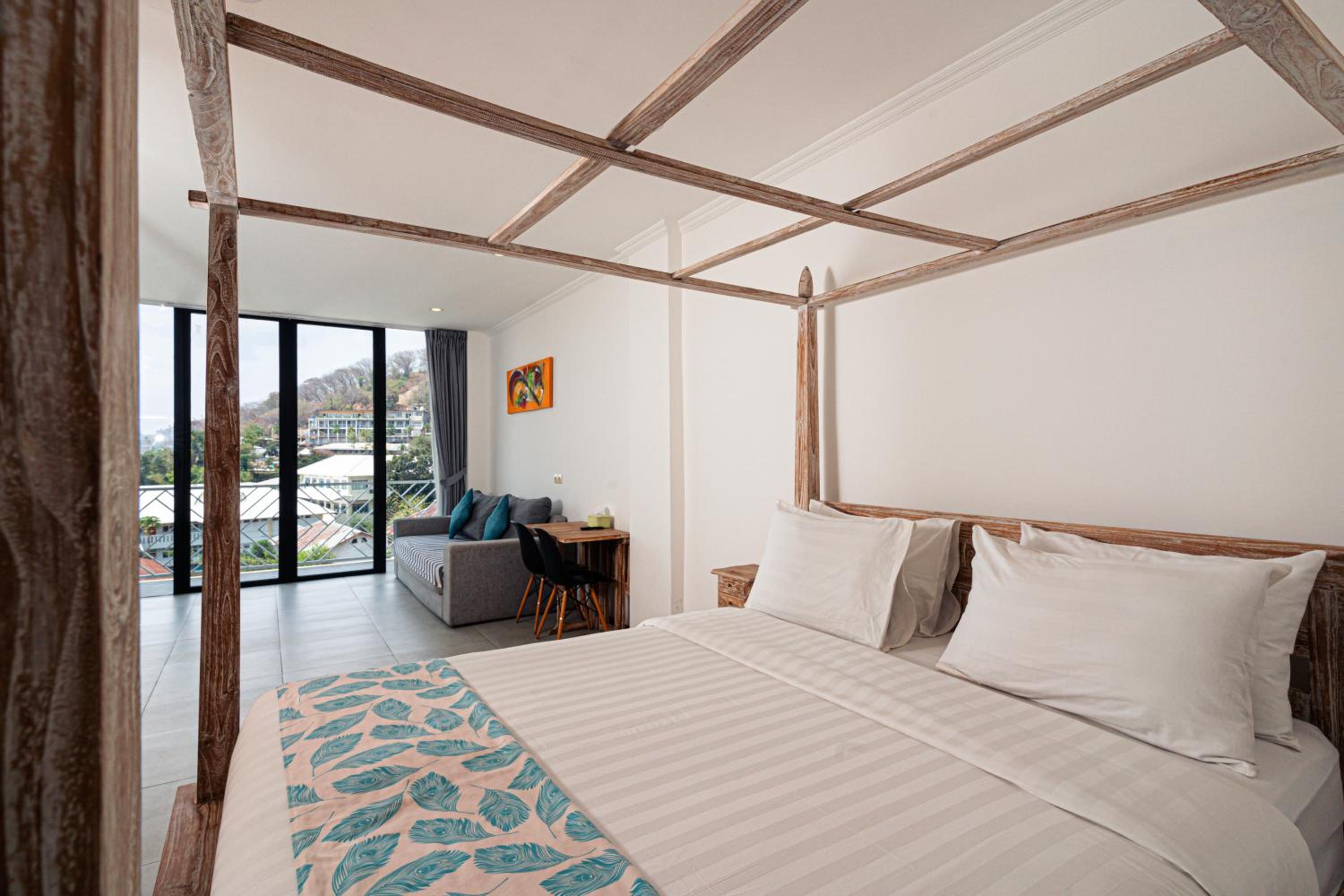 Deluxe Double Room with Balcony - Photo 21