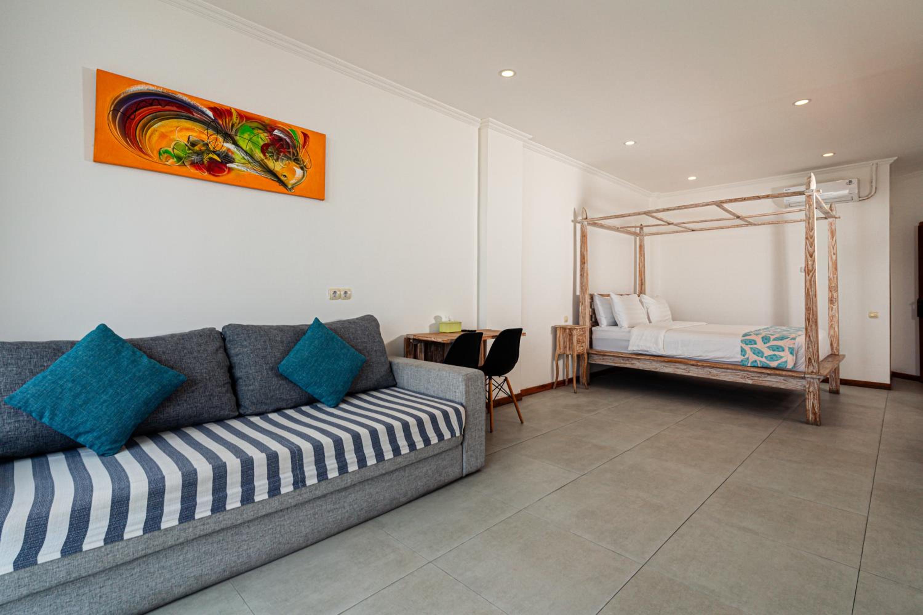 Deluxe Double Room with Balcony - Photo 22