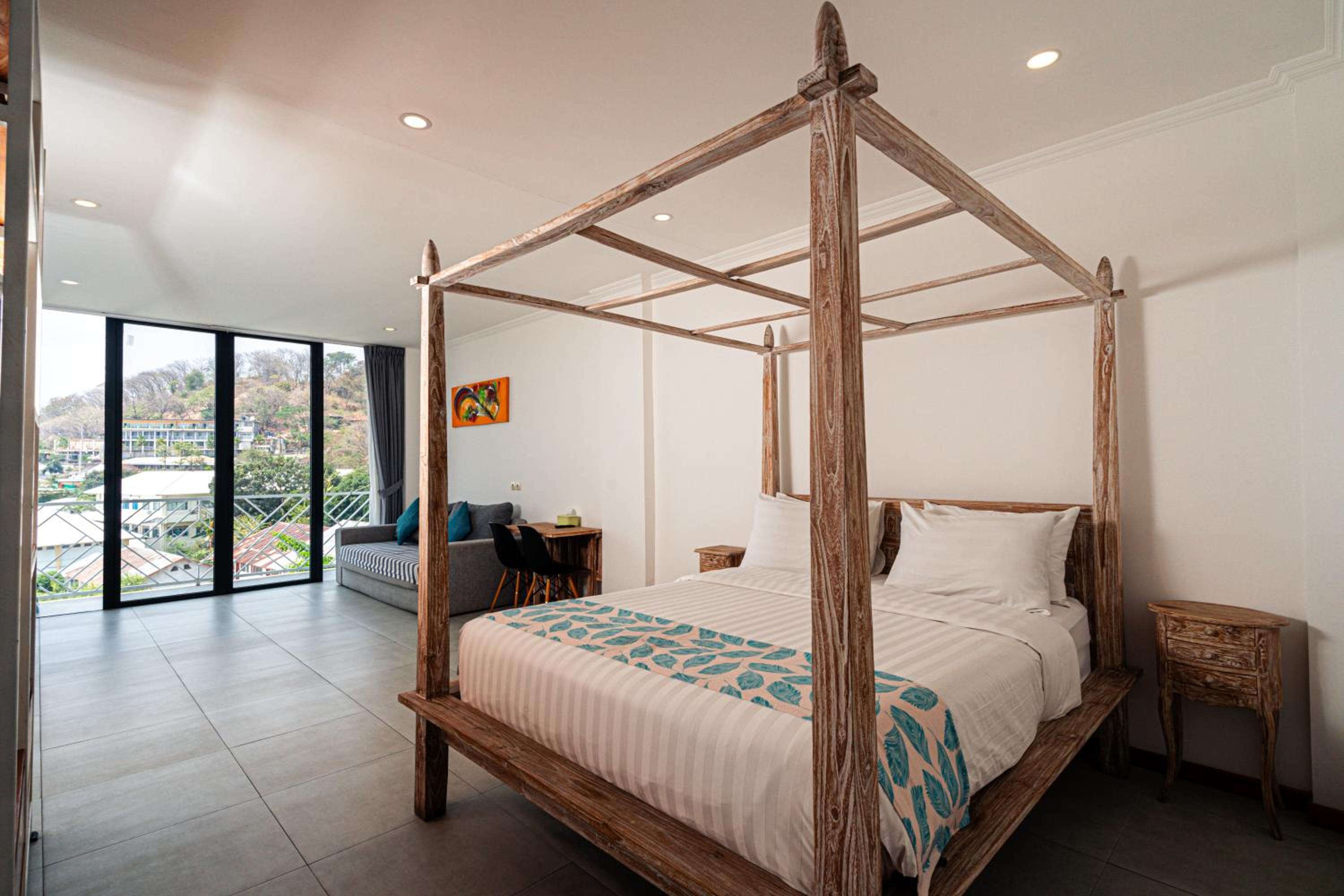 Deluxe Double Room with Balcony - Photo 19