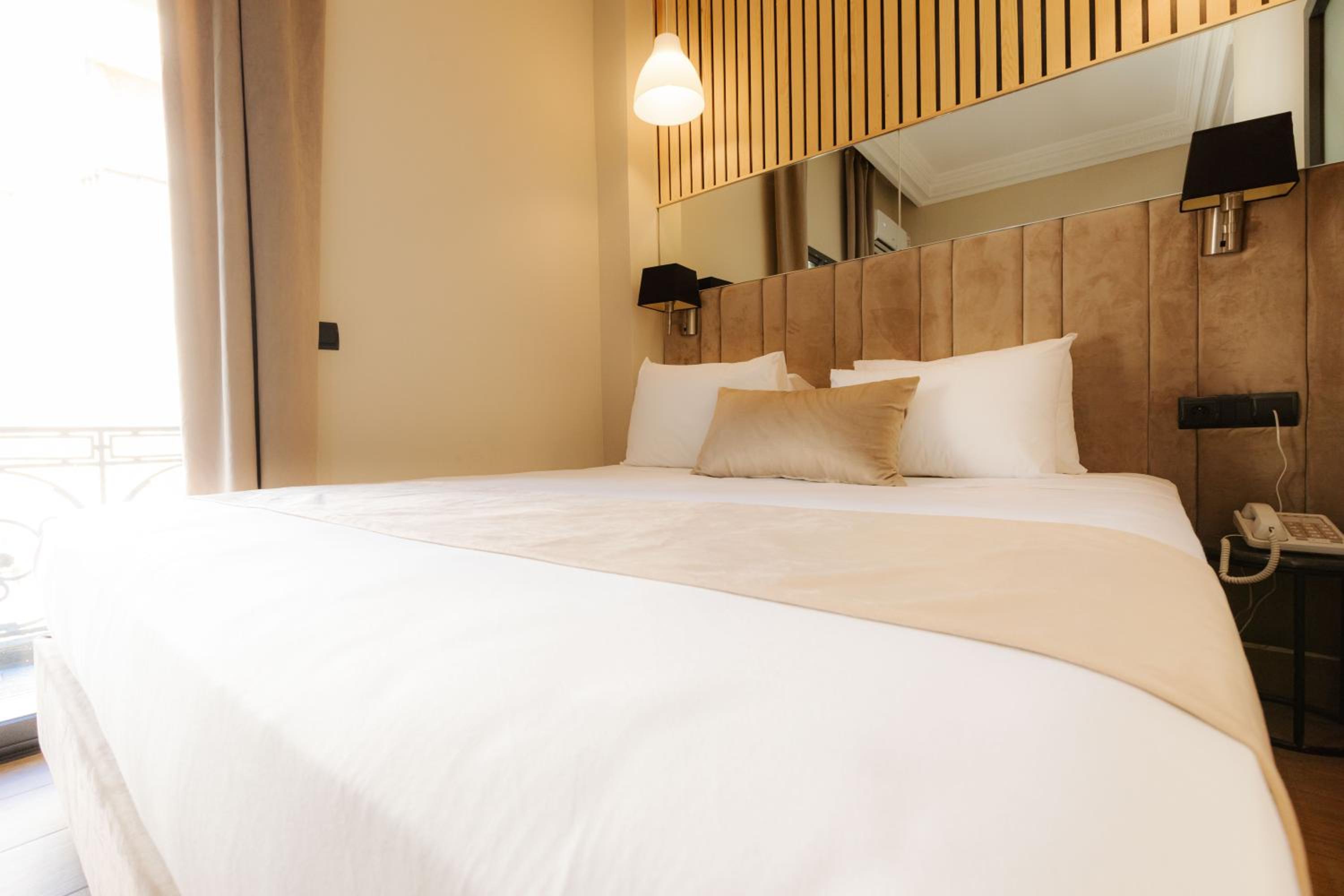 Double Room - Photo 3