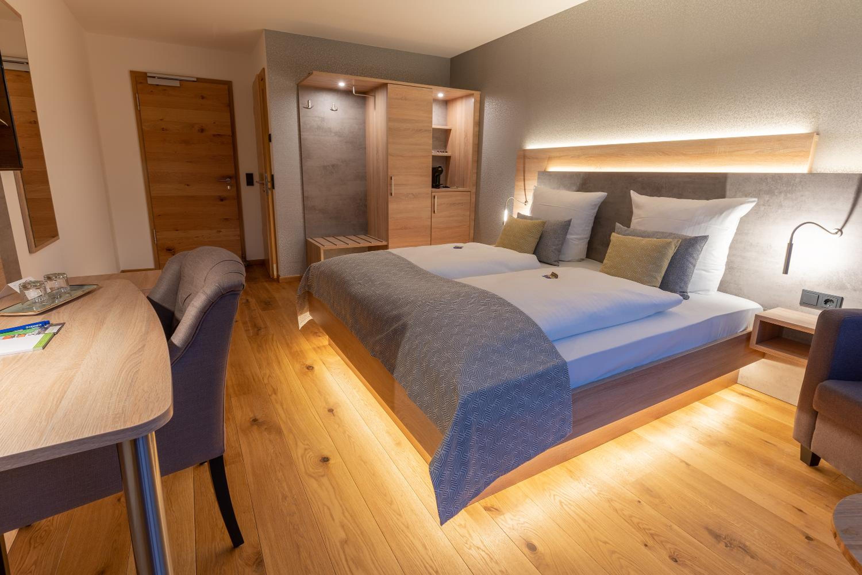 Deluxe Double Room with Balcony - Photo 1