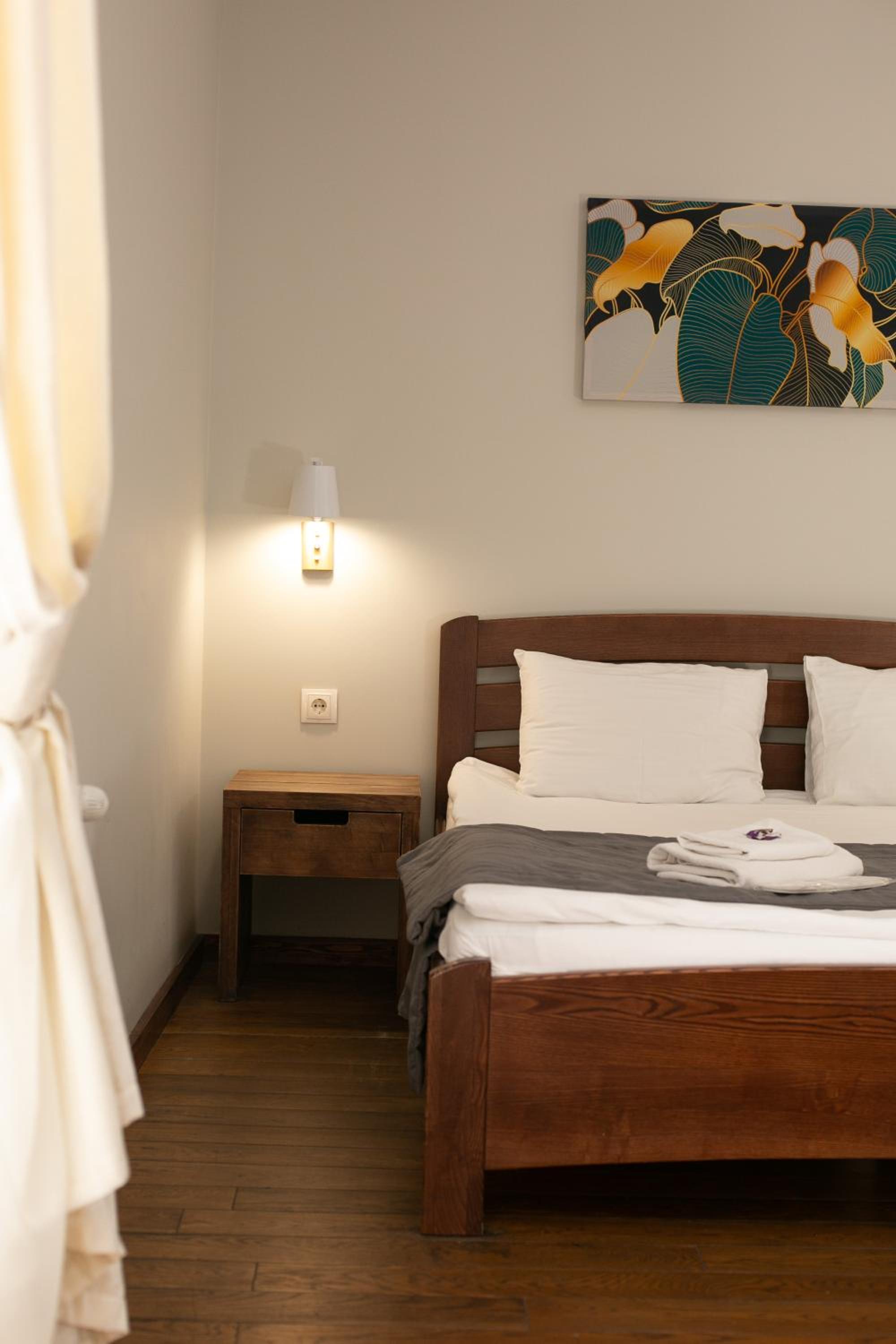 Standard Queen Room photo 2