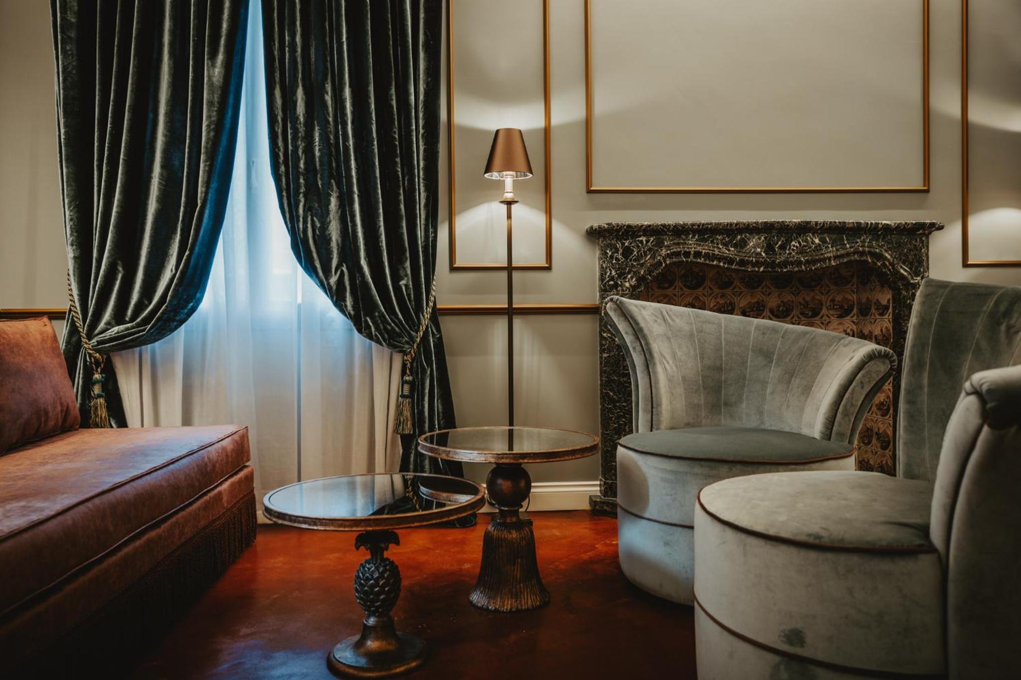 Suite with Terrace thumbnail 5