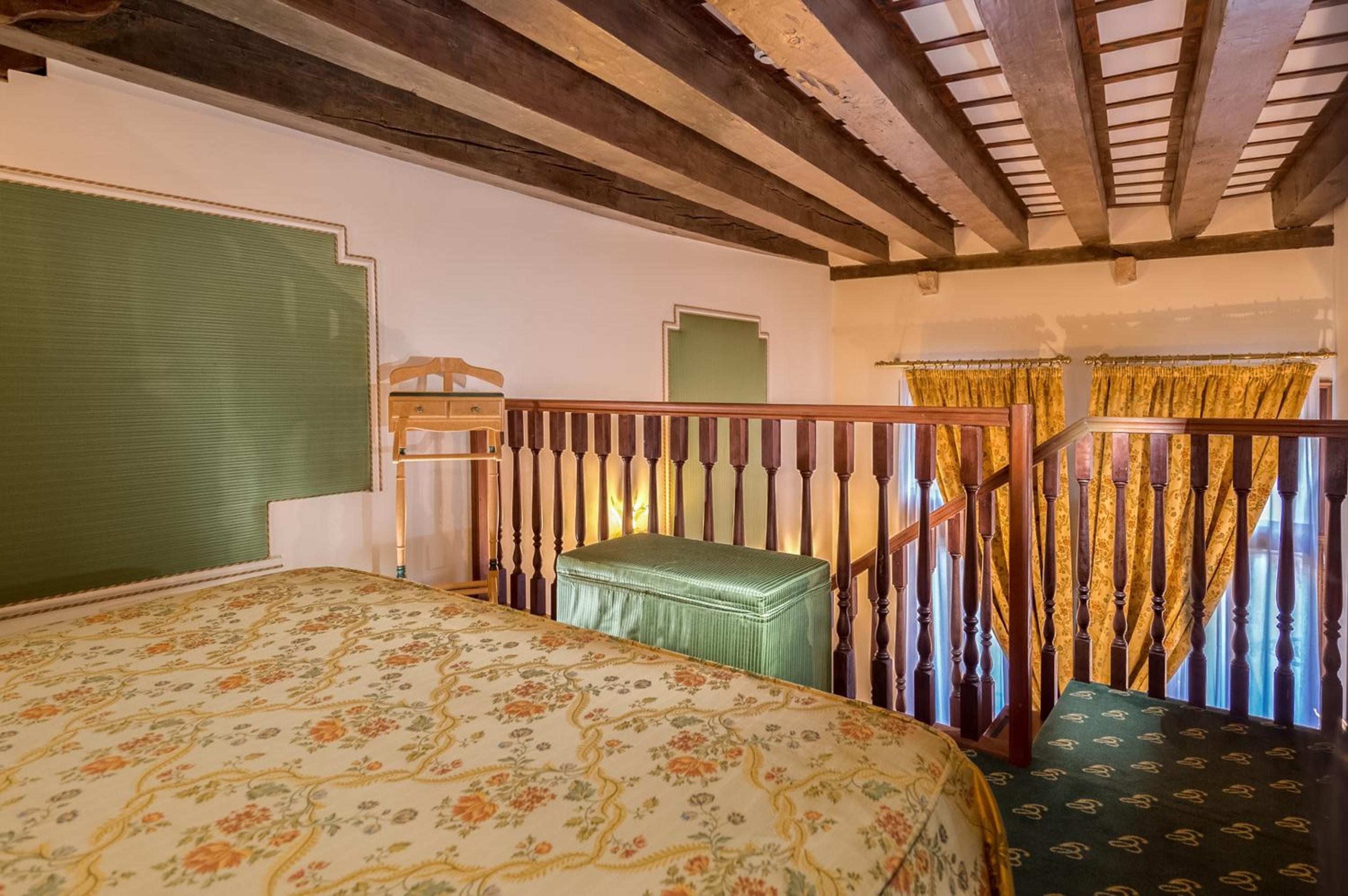Junior Suite Loft thumbnail 5