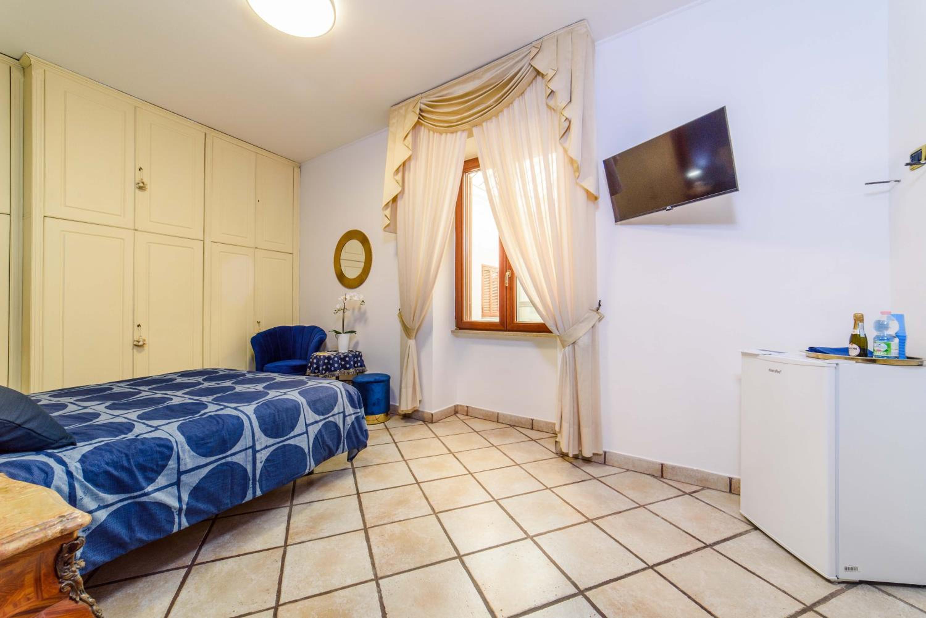Deluxe Room (2 Adults + 1 Child)