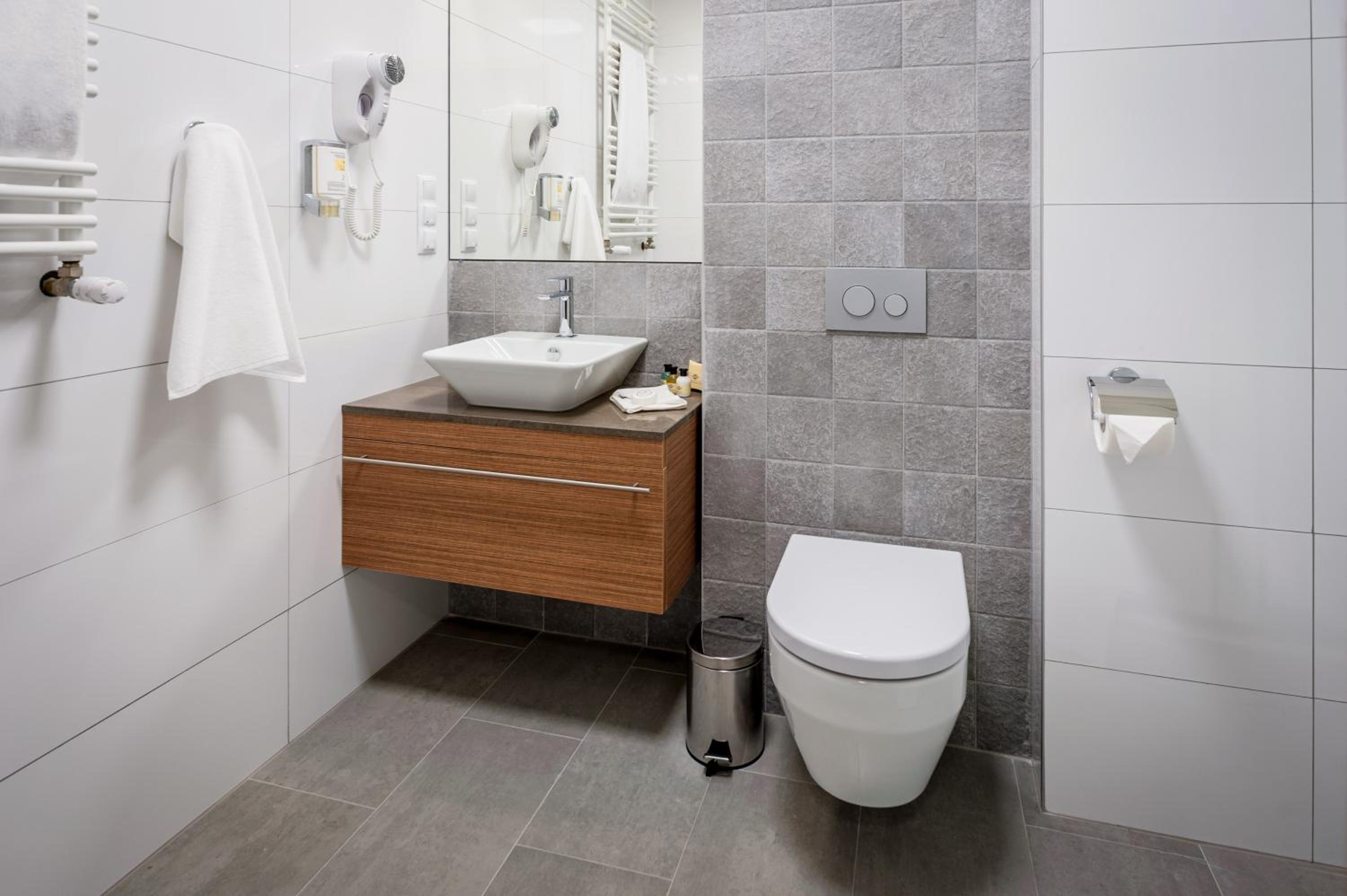 Deluxe Junior Suite photo 3