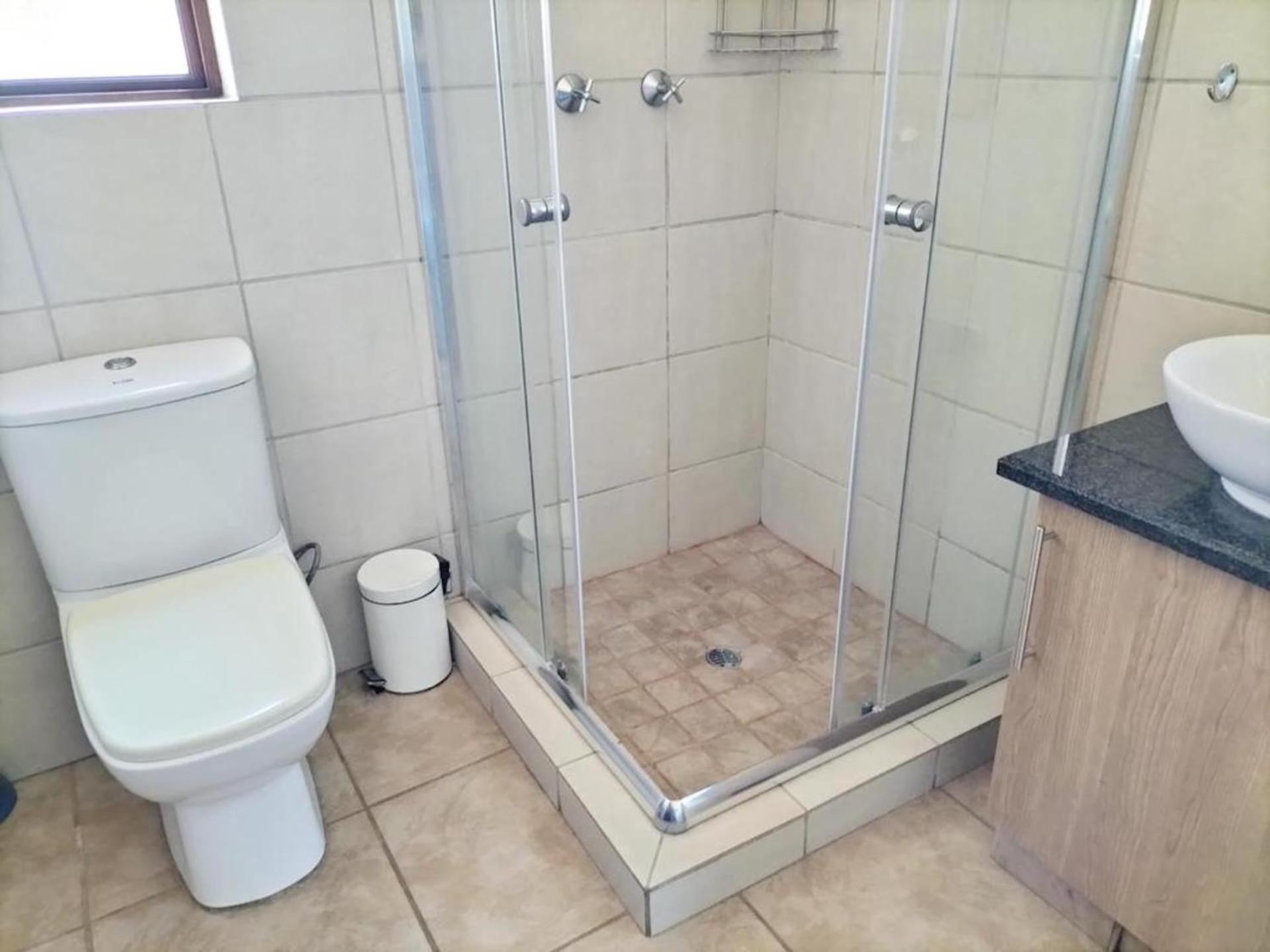 Standard Double or Twin Room - Photo 2