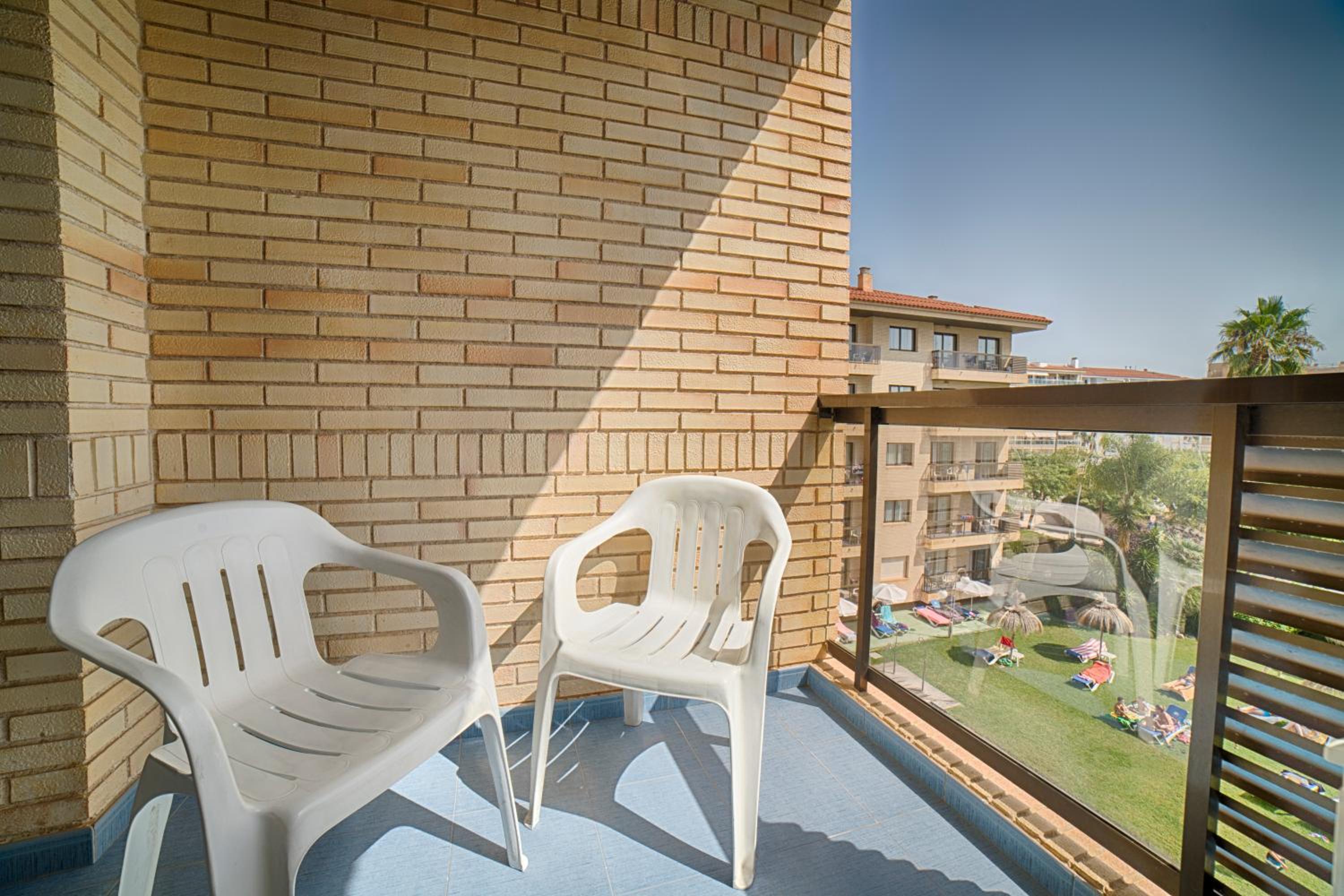 One-Bedroom Apartment with Pool View (3 Adults) photo 2