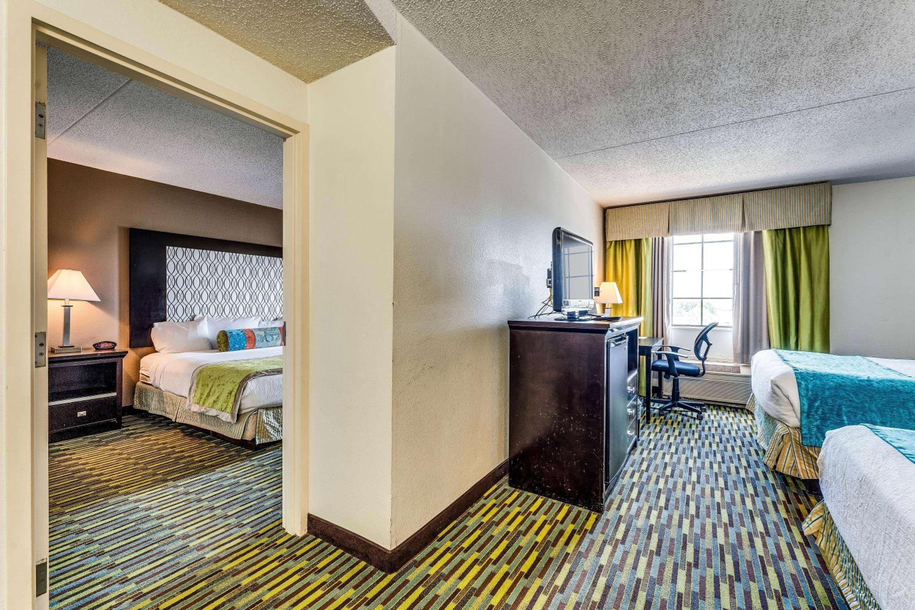 Two-Bedroom Suite - Non-Smoking - Photo 3