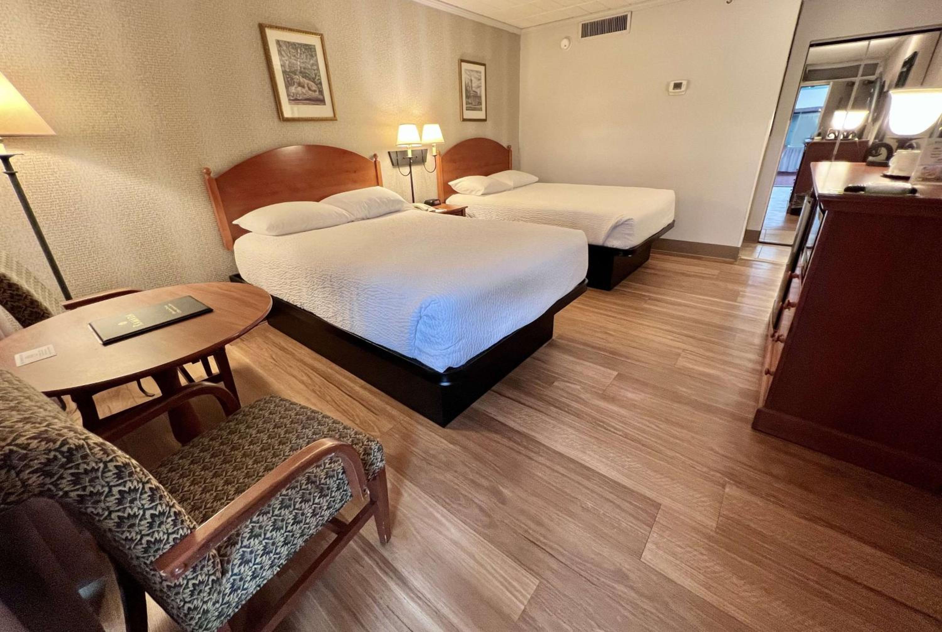 Double Room with Two Double Beds and Exterior Entrance - Non-Smoking - Photo 1
