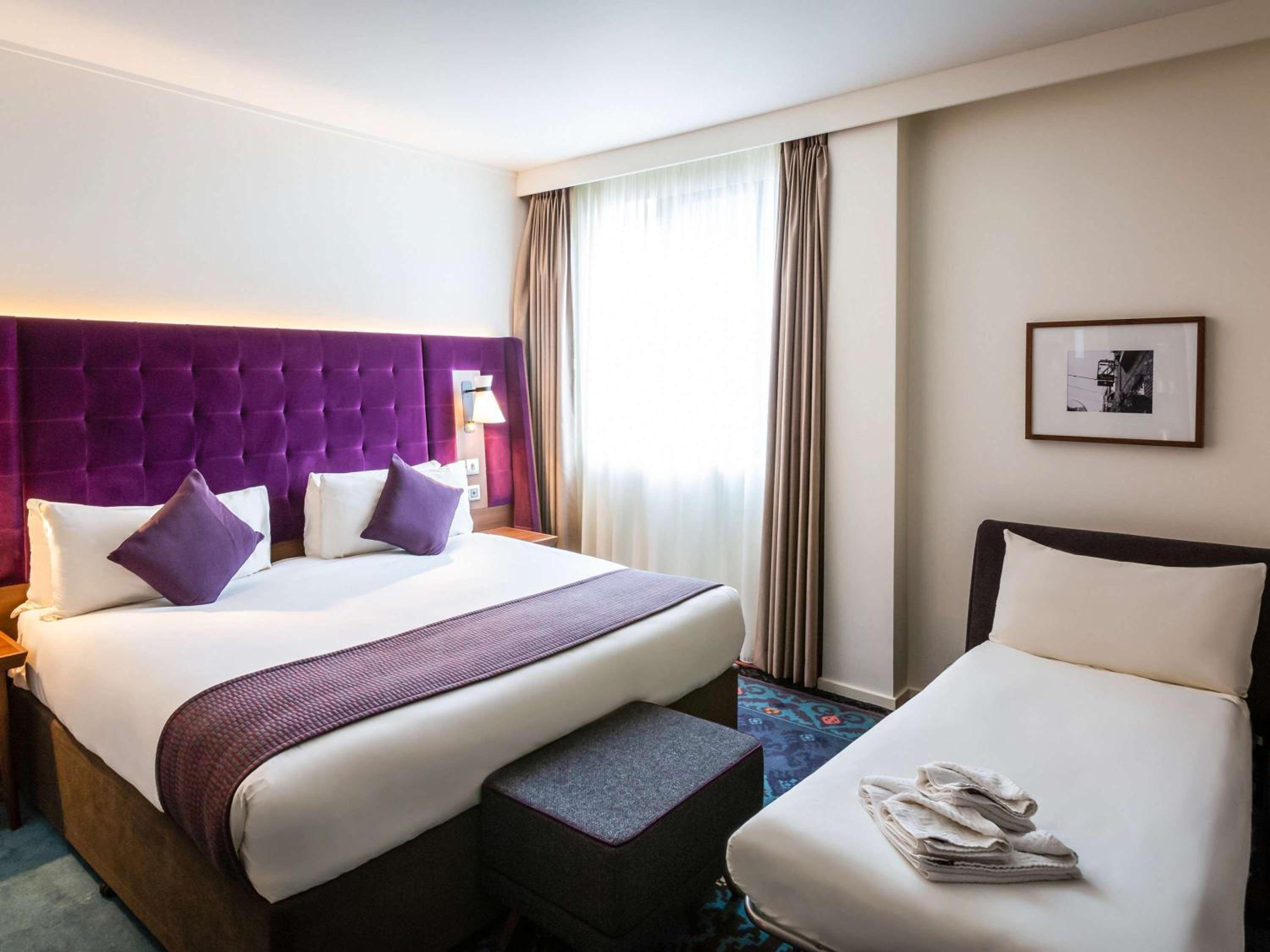 Privilege Queen Room with Convertible Sofa photo 1