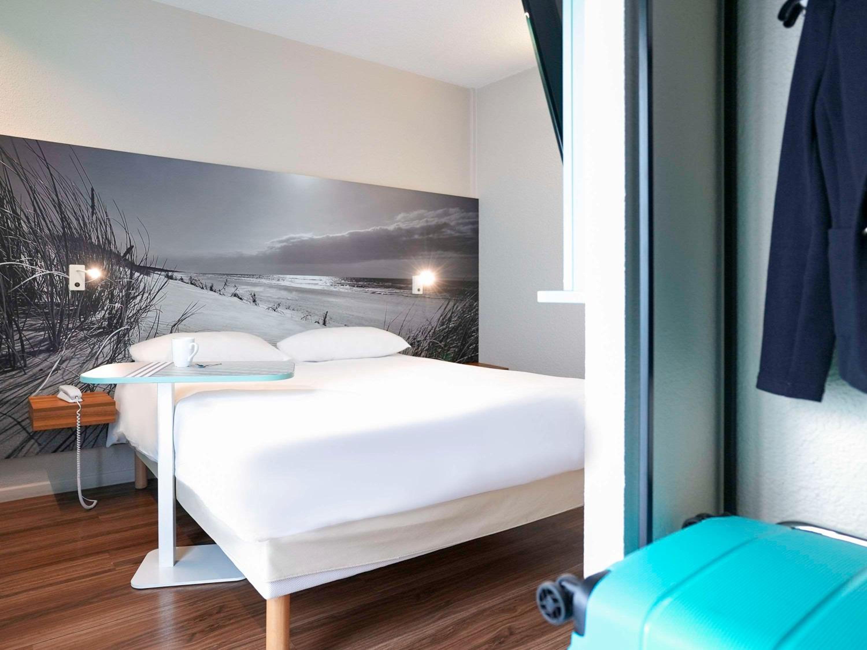 Standard Room with 2 Single Beds - Photo 2
