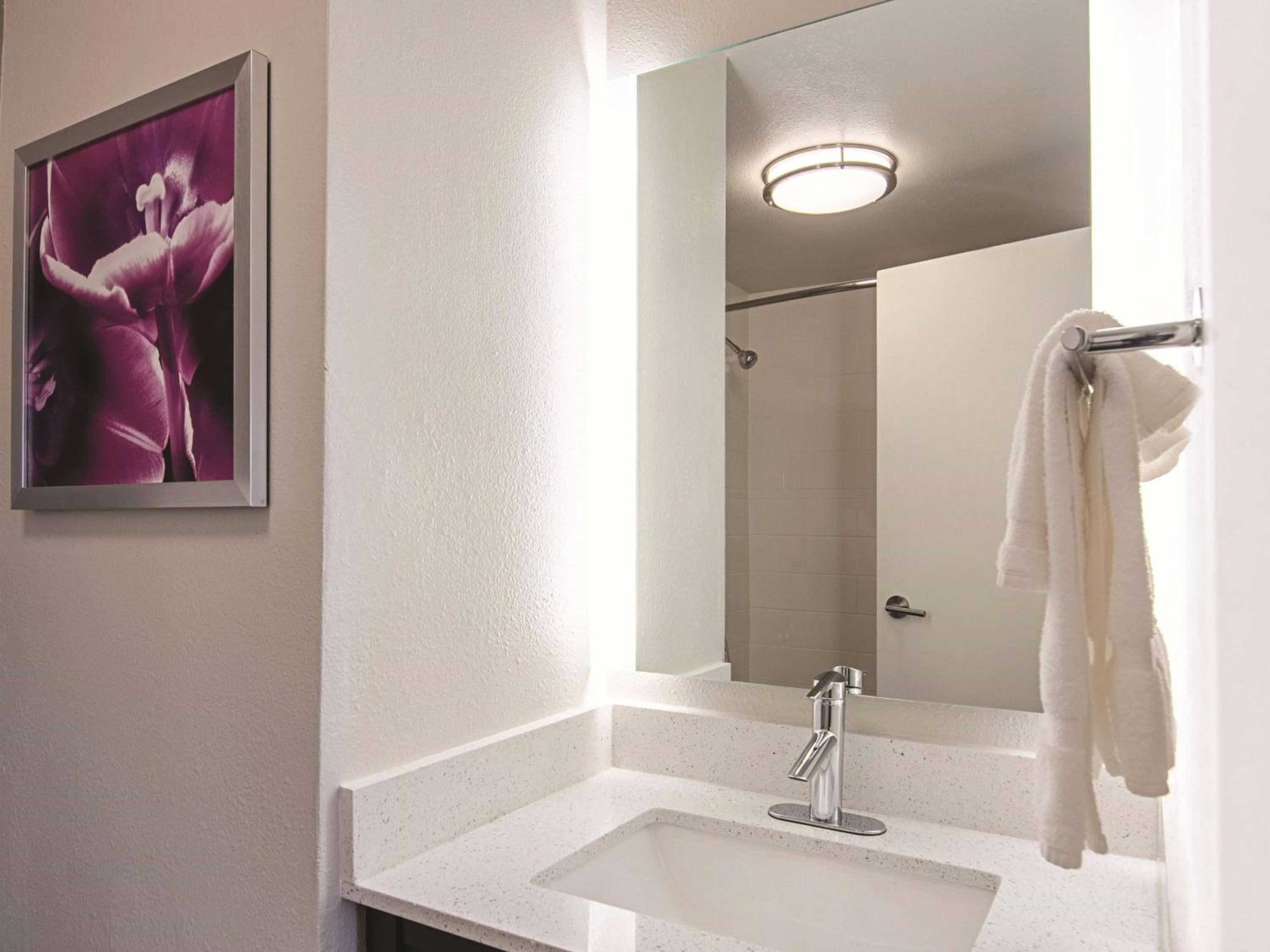 Standard Queen Room - Photo 5